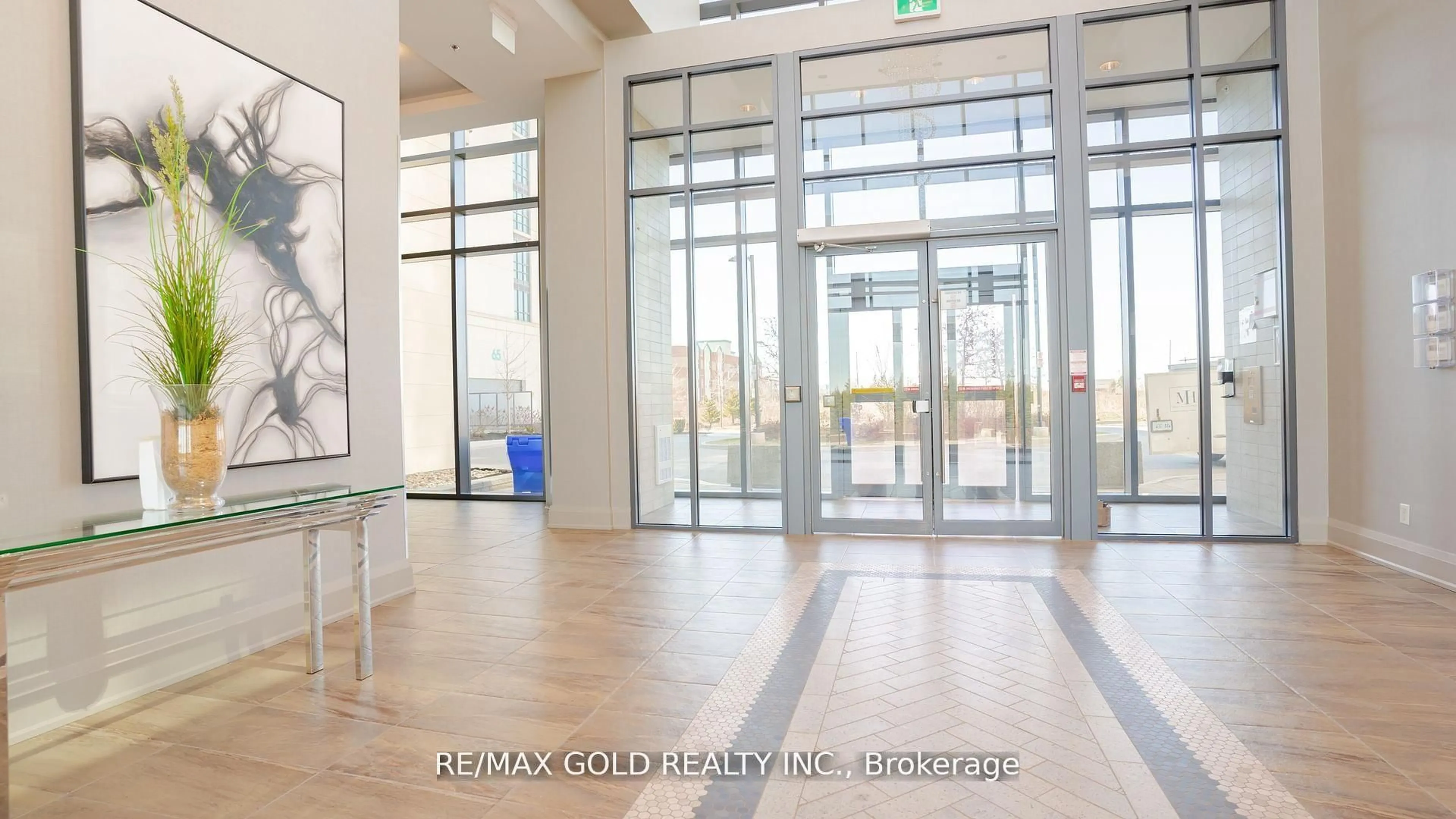 Indoor foyer for 65 Yorkland Blvd #1001, Brampton Ontario L6P 4M5