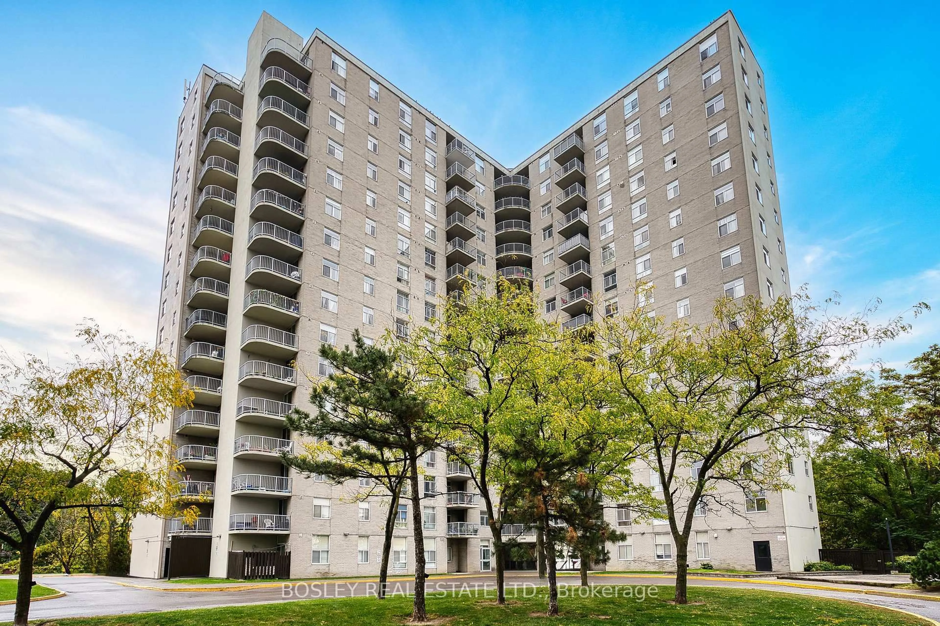 Patio, building for 3559 Eglinton Ave #1106, Toronto Ontario M6M 5C6