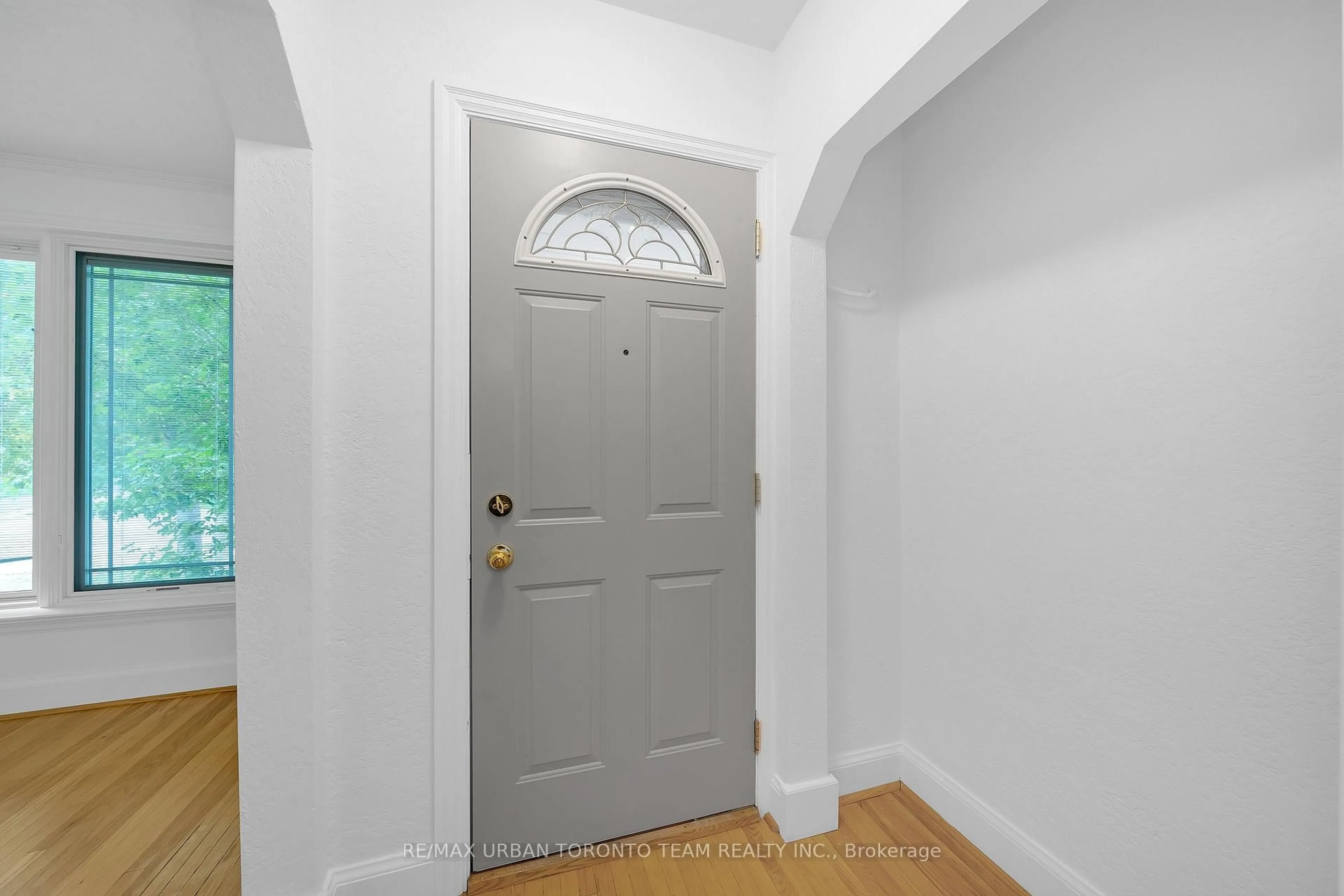 Indoor entryway for 25 Westhead Rd, Toronto Ontario M8W 4R7