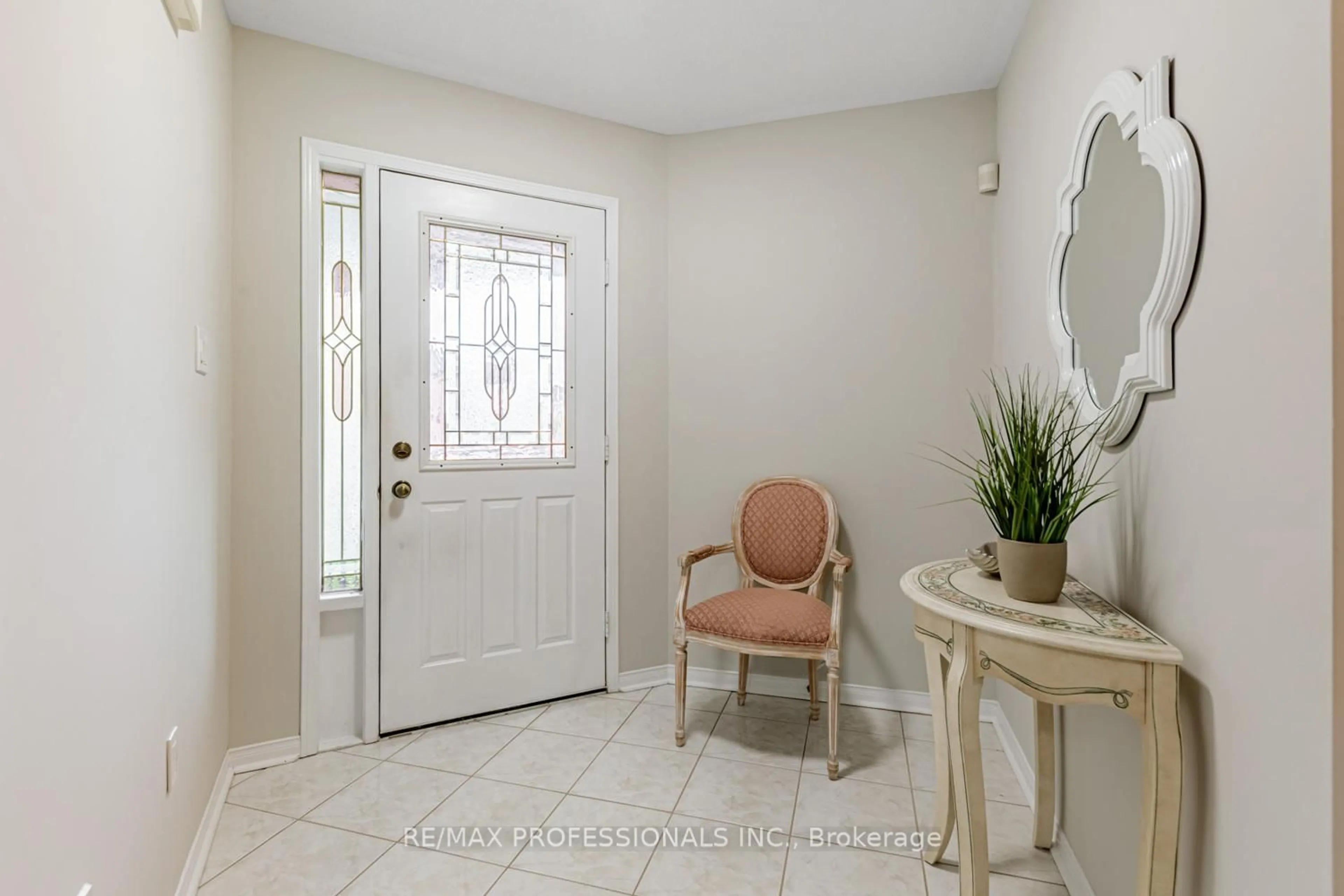Indoor entryway for 62 Banington Cres, Brampton Ontario L7A 1G3