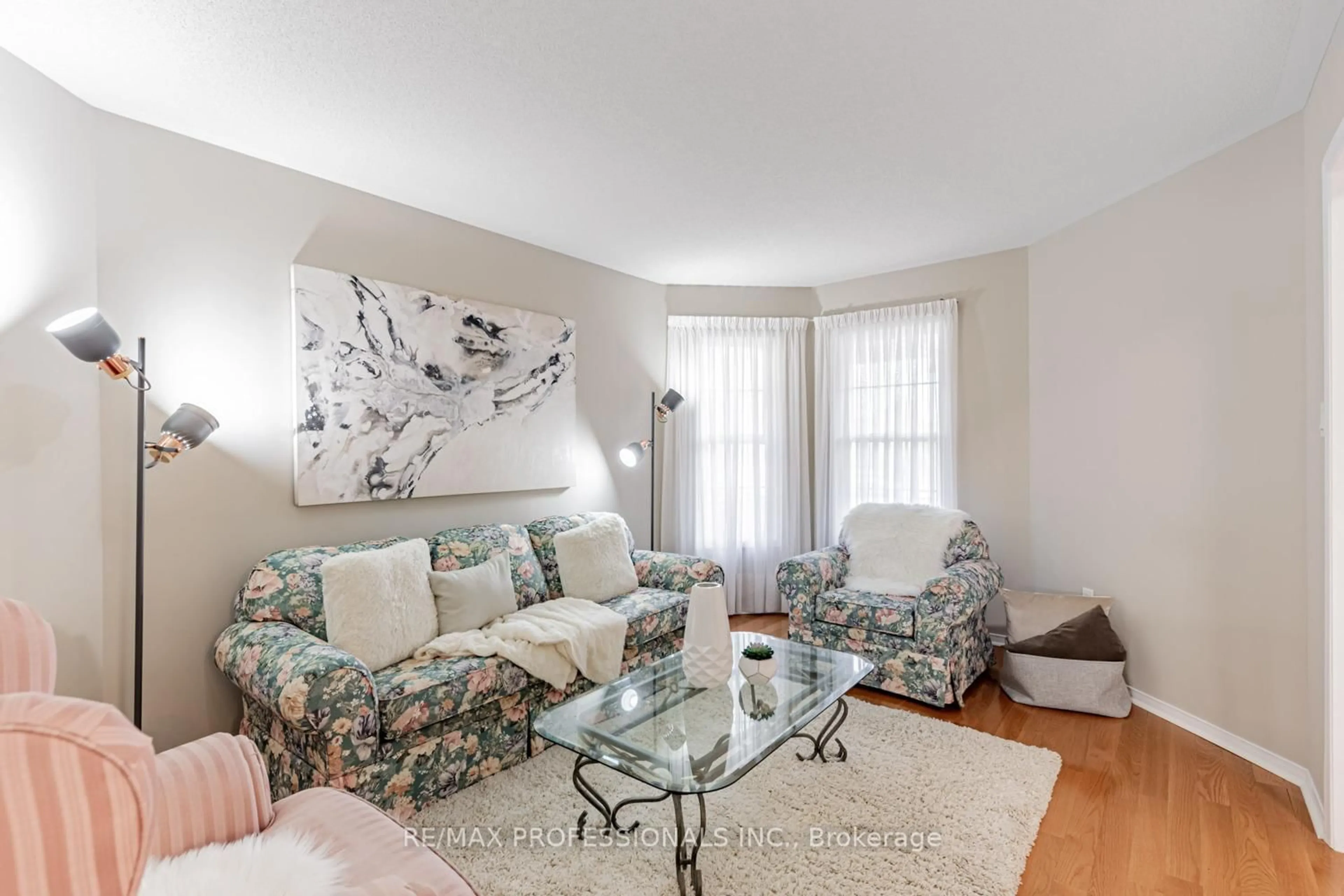 Living room with furniture, unknown for 62 Banington Cres, Brampton Ontario L7A 1G3