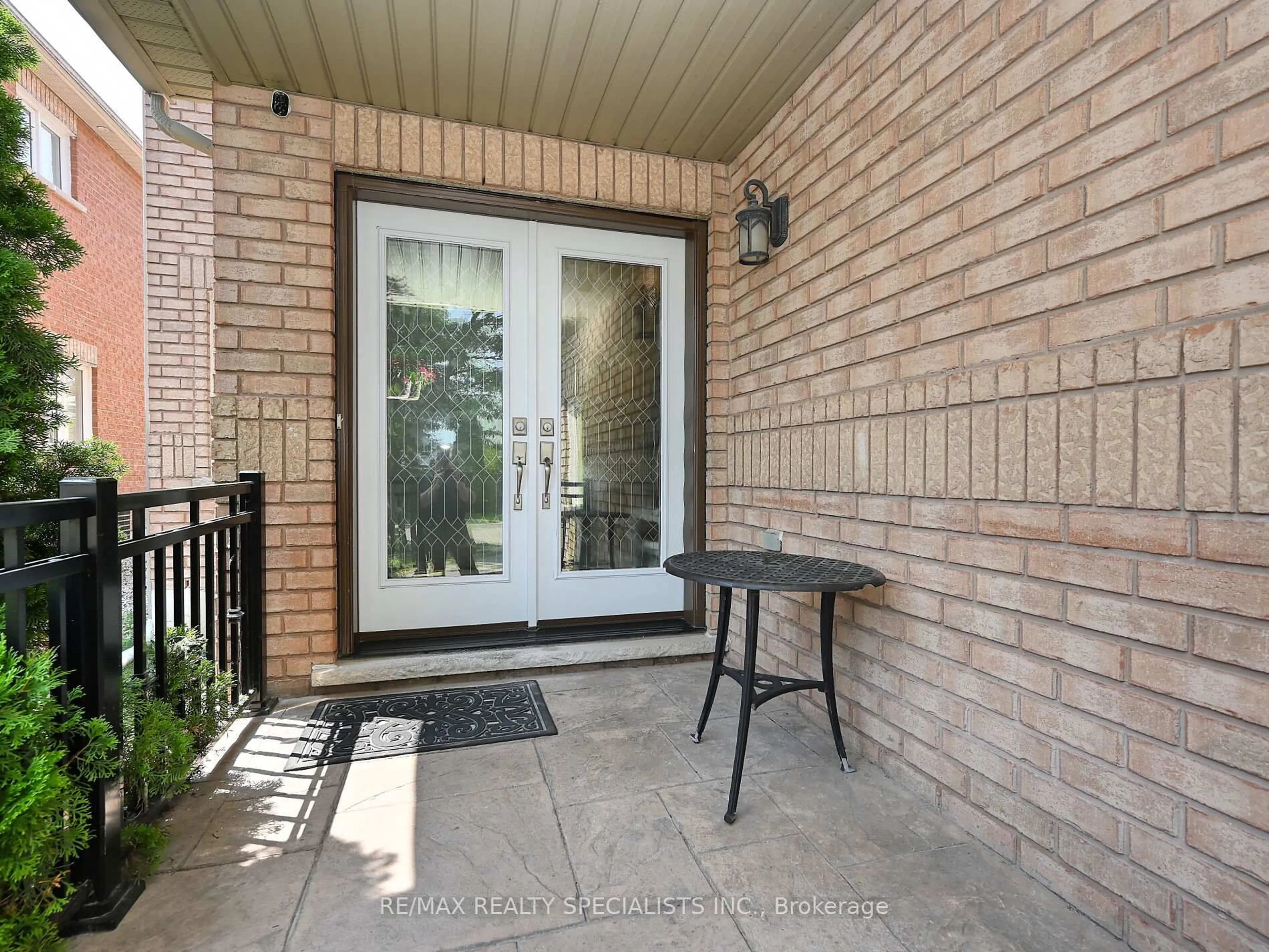 Indoor entryway for 64 Mossgrove Cres, Brampton Ontario L7A 3E6