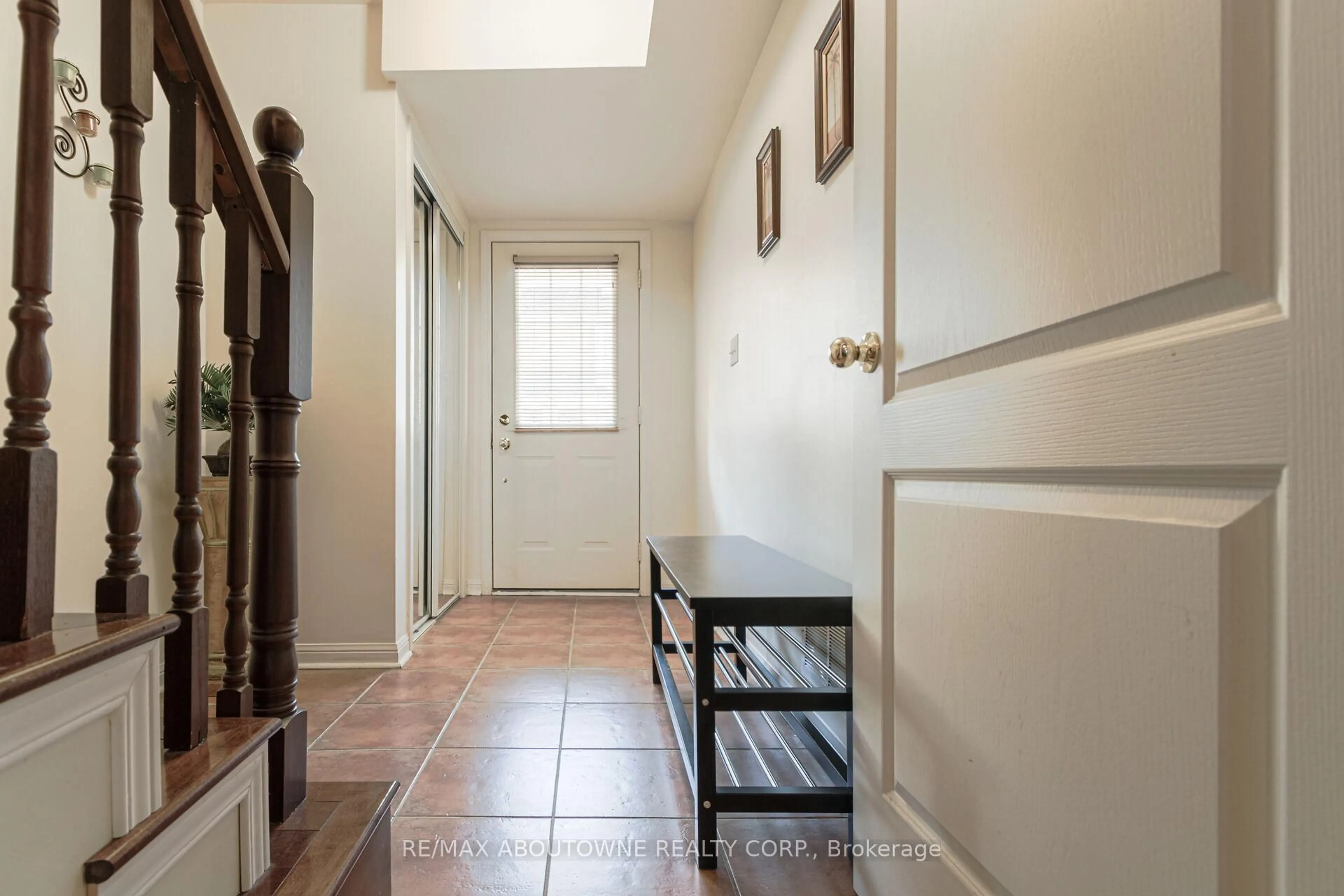 Indoor entryway for 3030 Breakwater Crt #327, Mississauga Ontario L5B 4N7