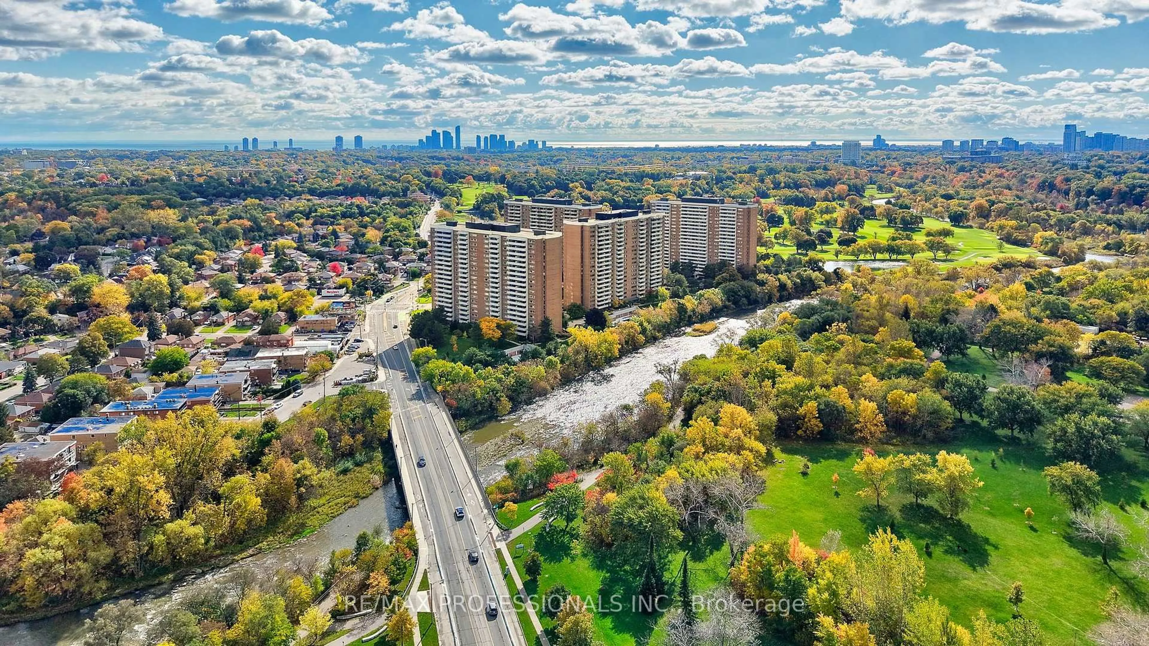 A pic from outside/outdoor area/front of a property/back of a property/a pic from drone, city buildings view from balcony for 270 Scarlett Rd #1710, Toronto Ontario M6N 4X7