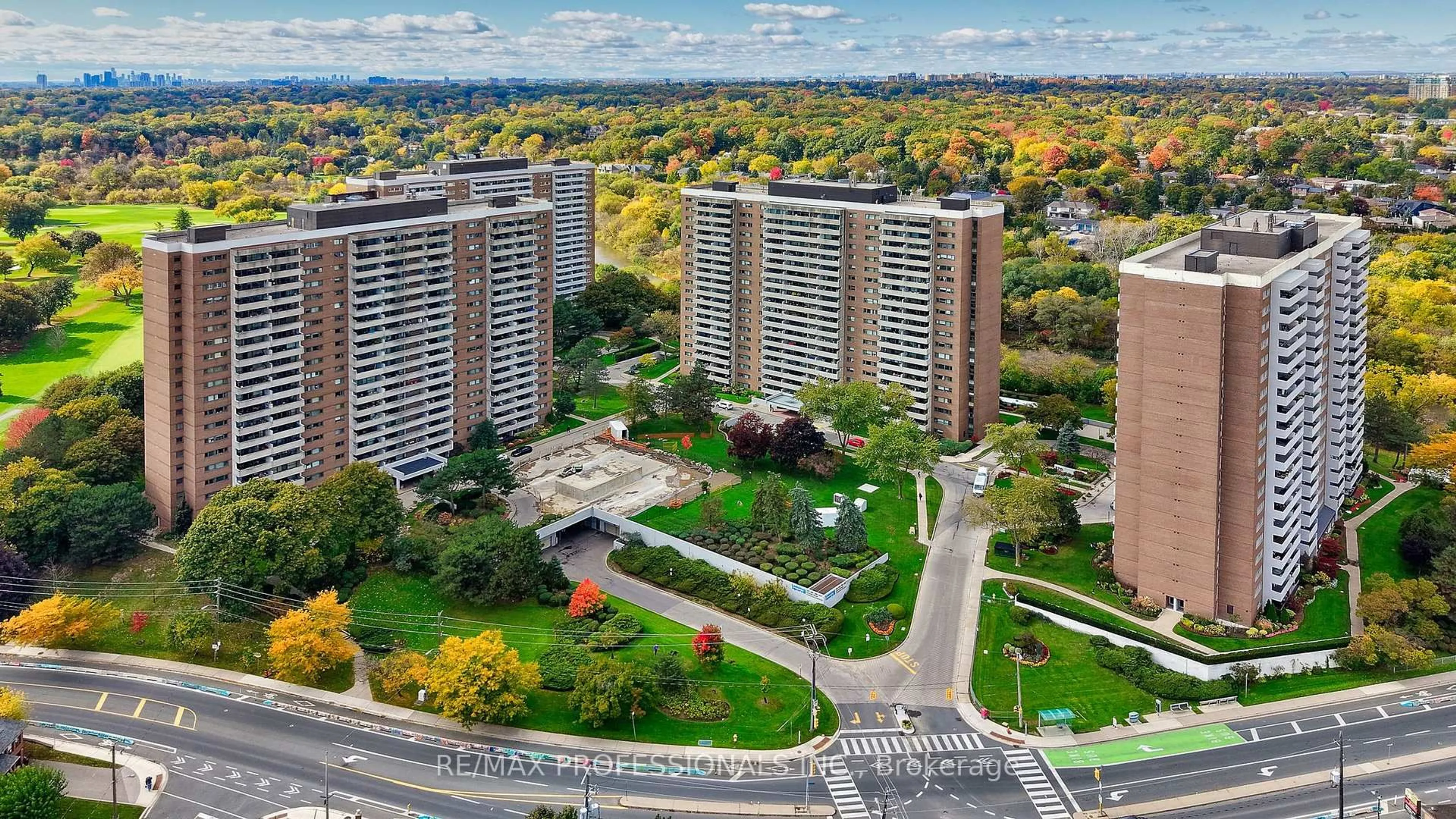 A pic from outside/outdoor area/front of a property/back of a property/a pic from drone, city buildings view from balcony for 270 Scarlett Rd #1710, Toronto Ontario M6N 4X7