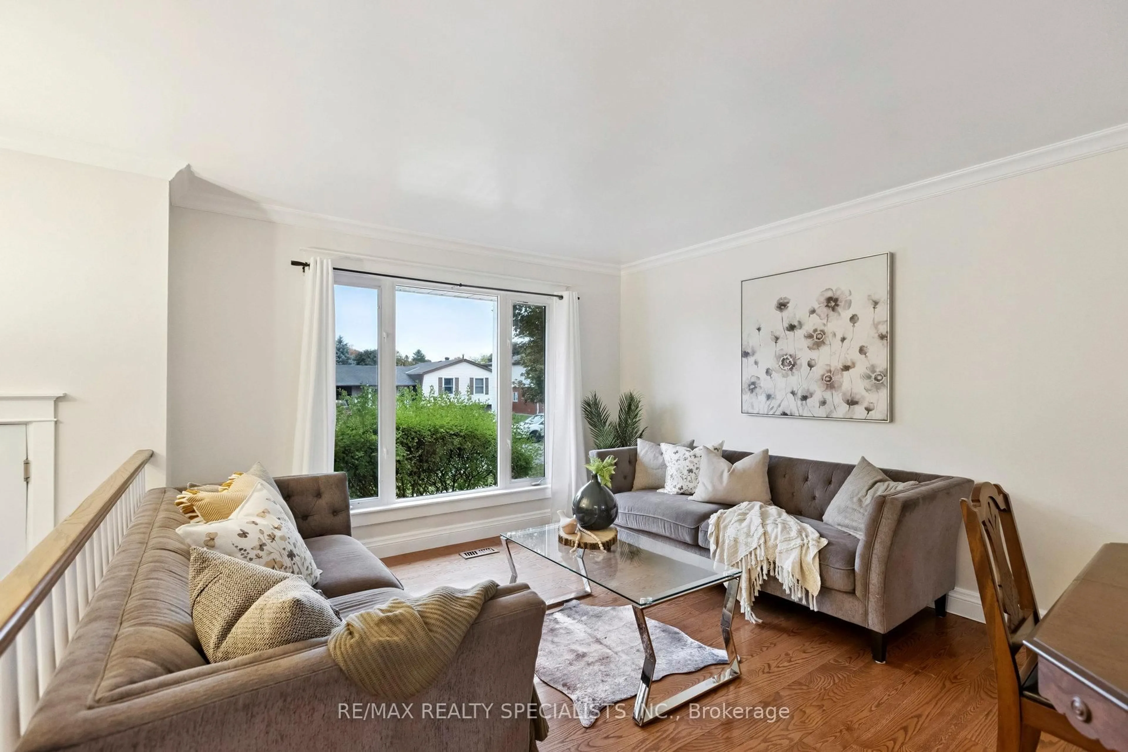 Living room with furniture, unknown for 5 Rosemary Rd, Halton Hills Ontario L7J 1E9