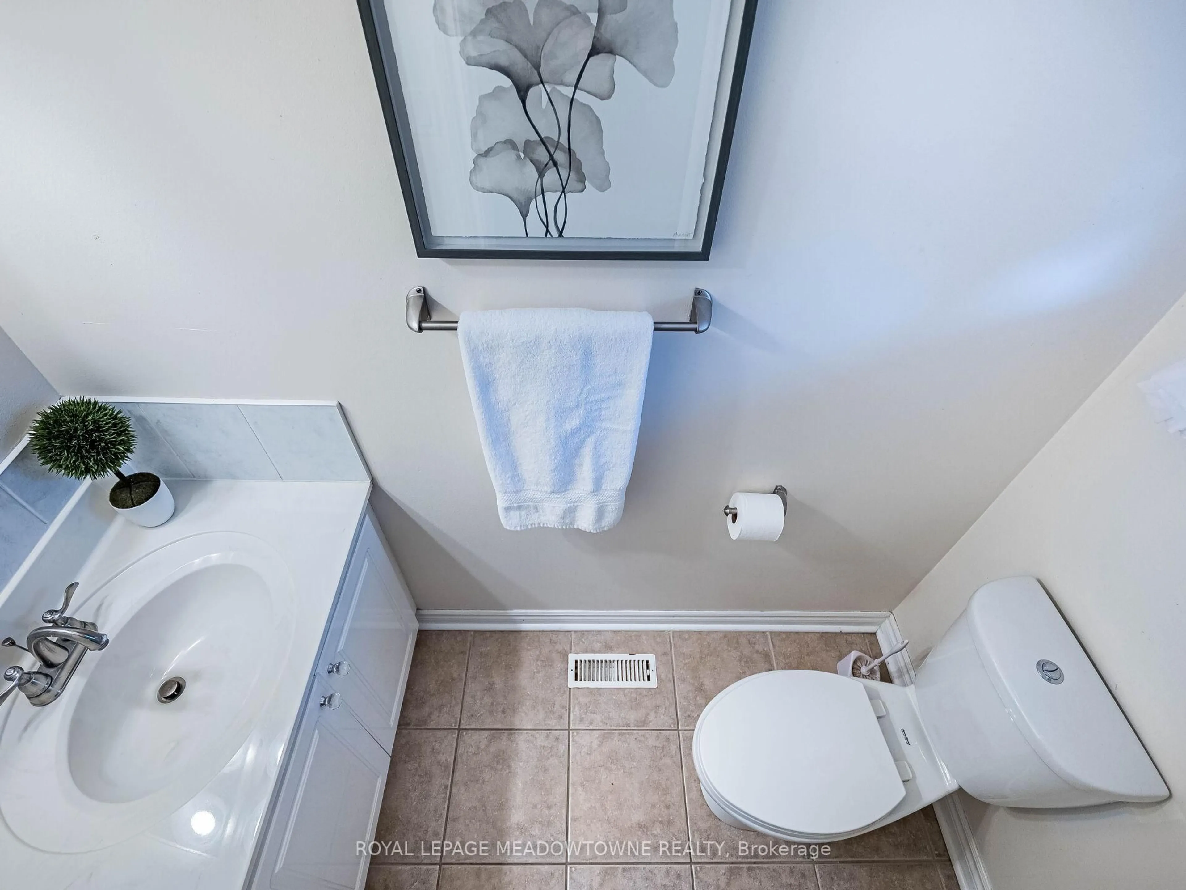 Standard bathroom, ceramic/tile floor for 6780 Formentera Ave #75, Mississauga Ontario L5N 2L1