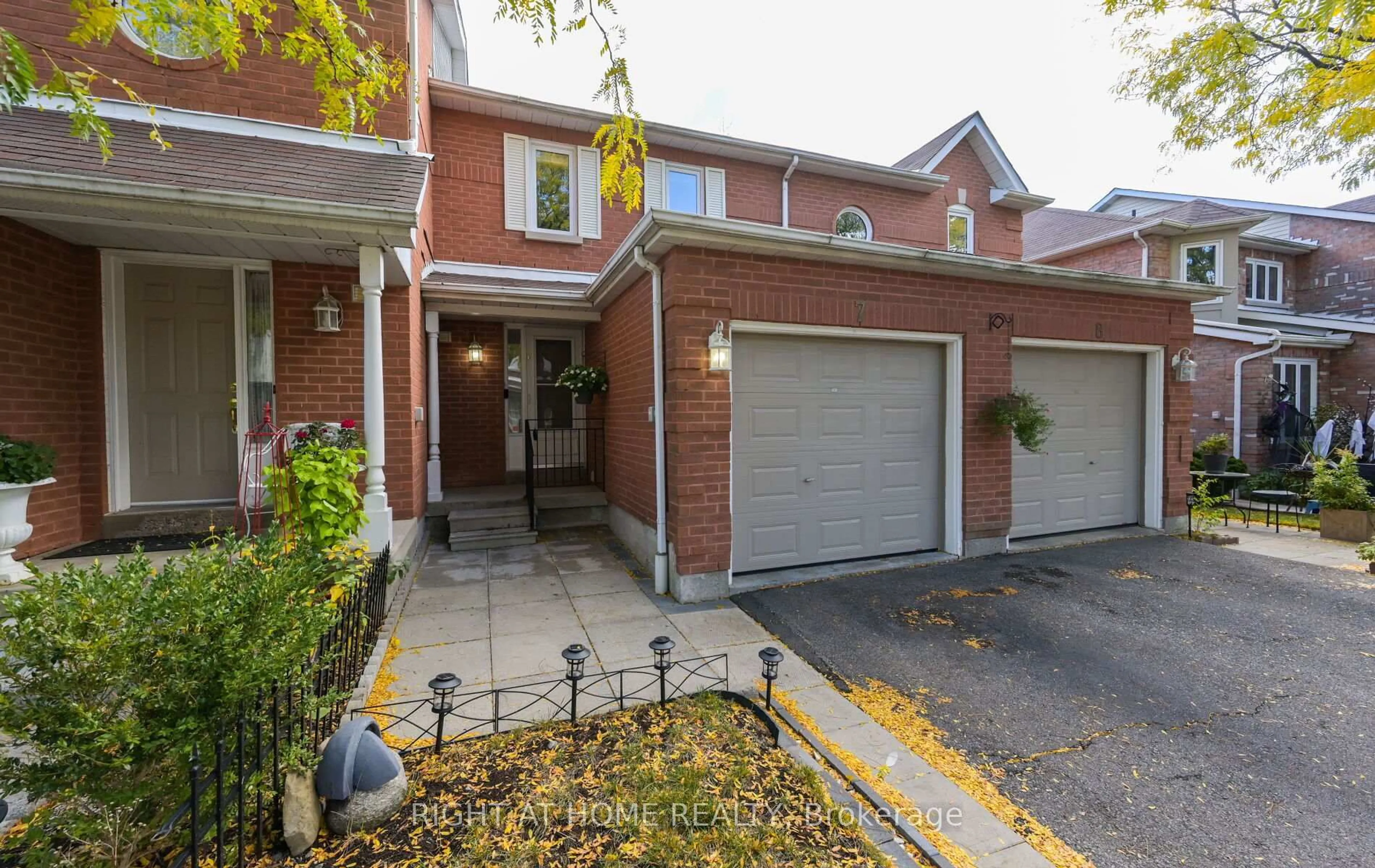 Unknown for 6050 Bidwell Tr #7, Mississauga Ontario L5V 1V6