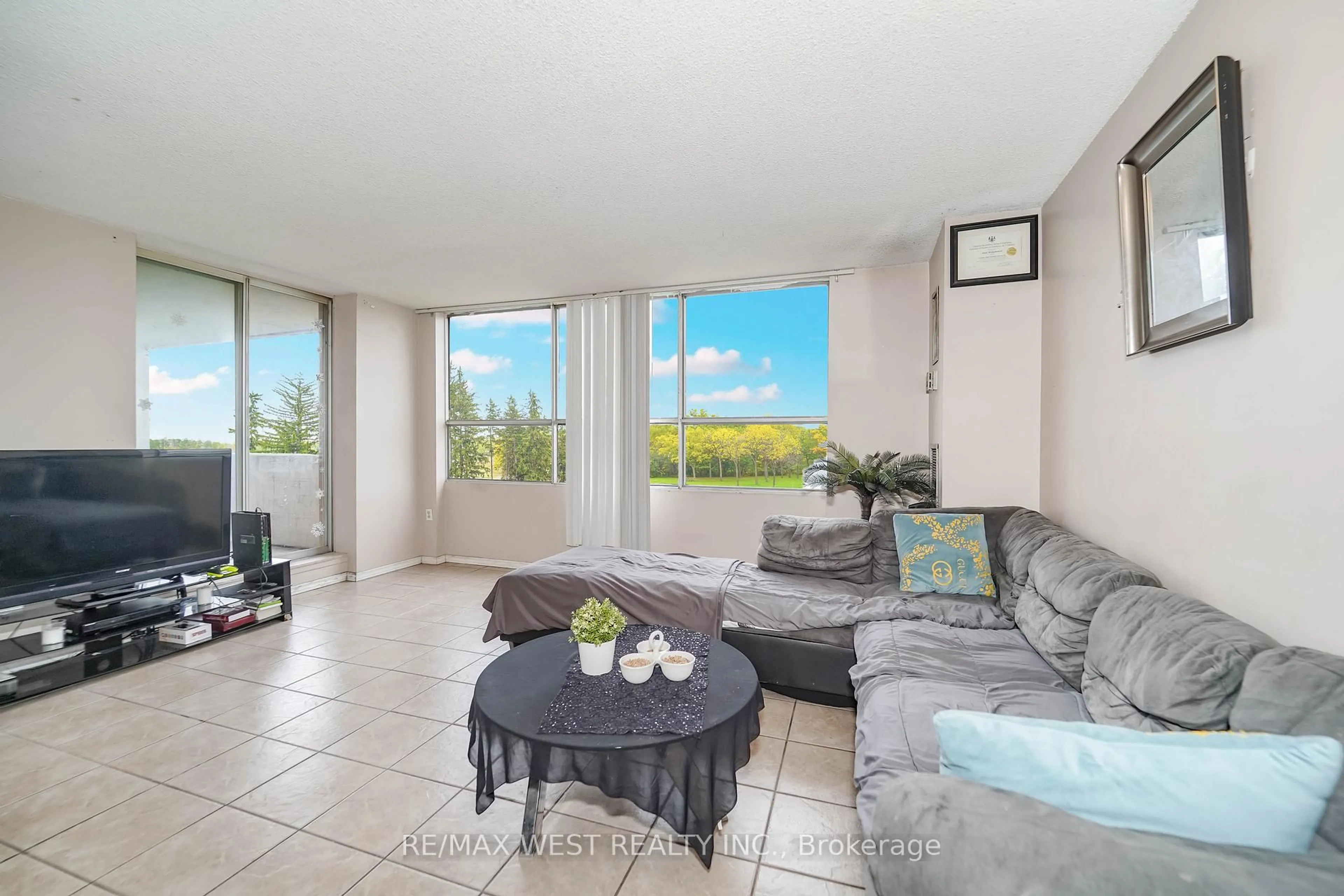Living room with furniture, unknown for 40 Panorama Crt #408, Toronto Ontario M9V 4M1