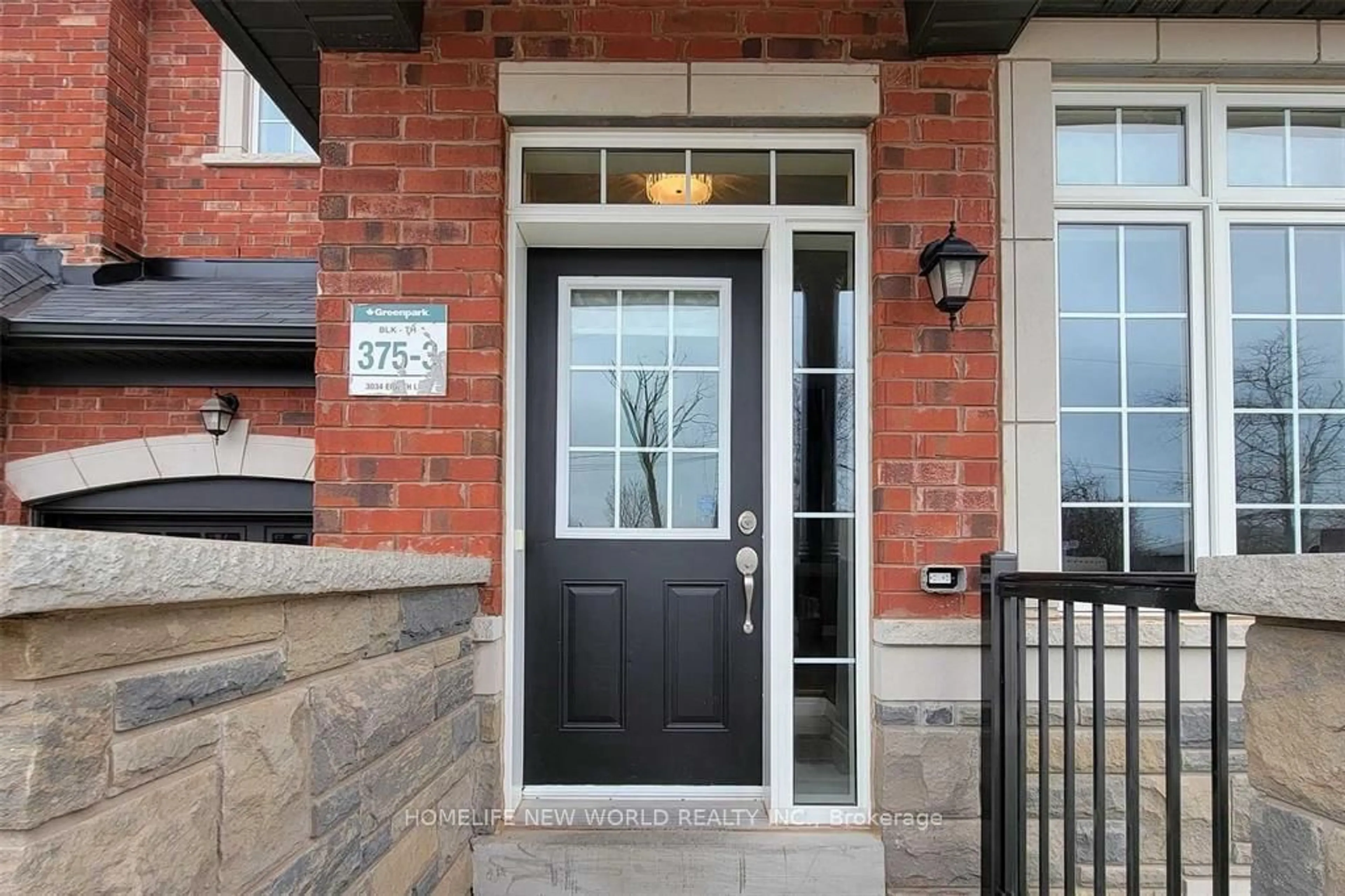 Indoor entryway for 3034 Eighth Line, Oakville Ontario L6H 0S5