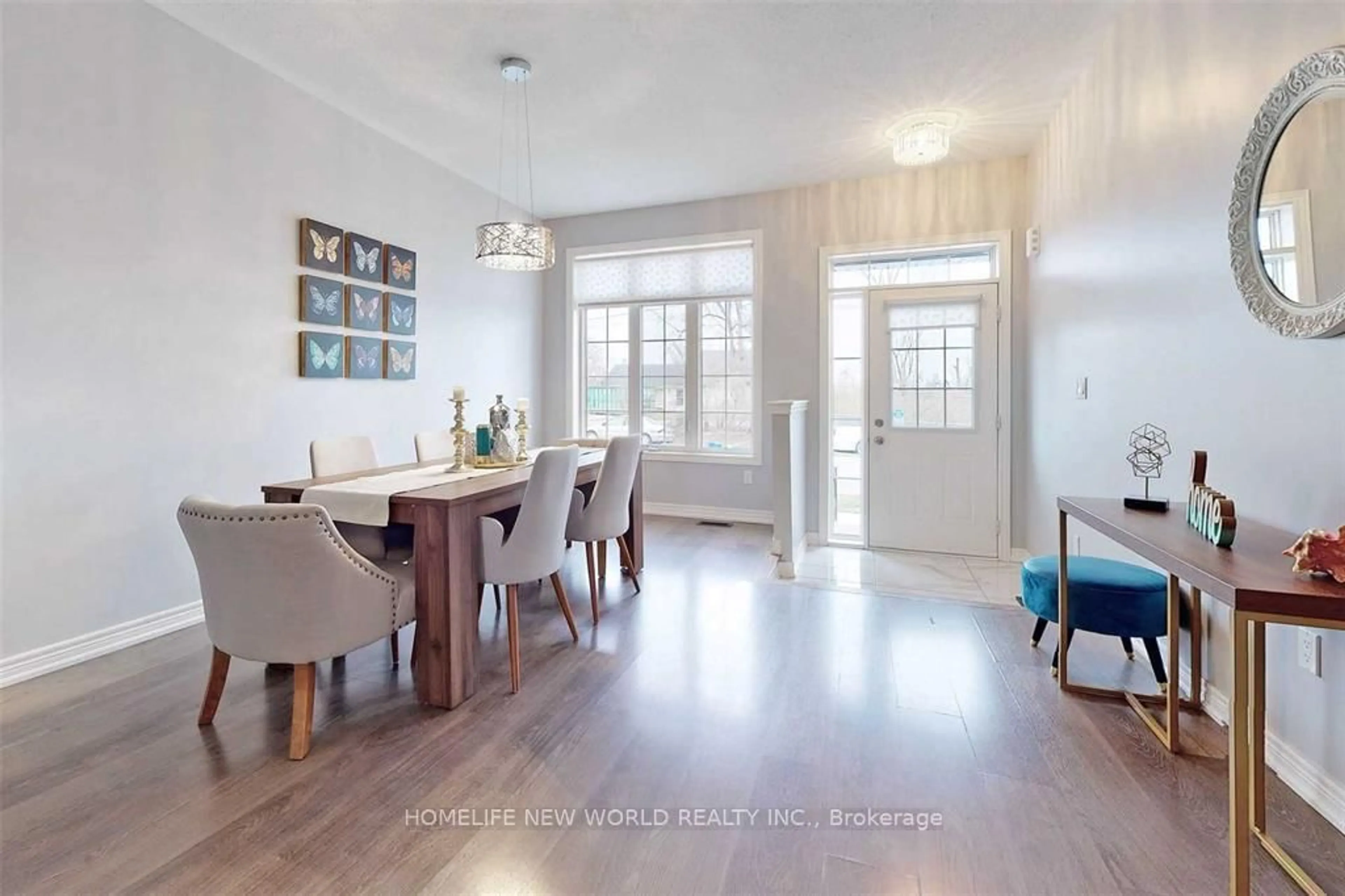 Dining room, wood/laminate floor for 3034 Eighth Line, Oakville Ontario L6H 0S5