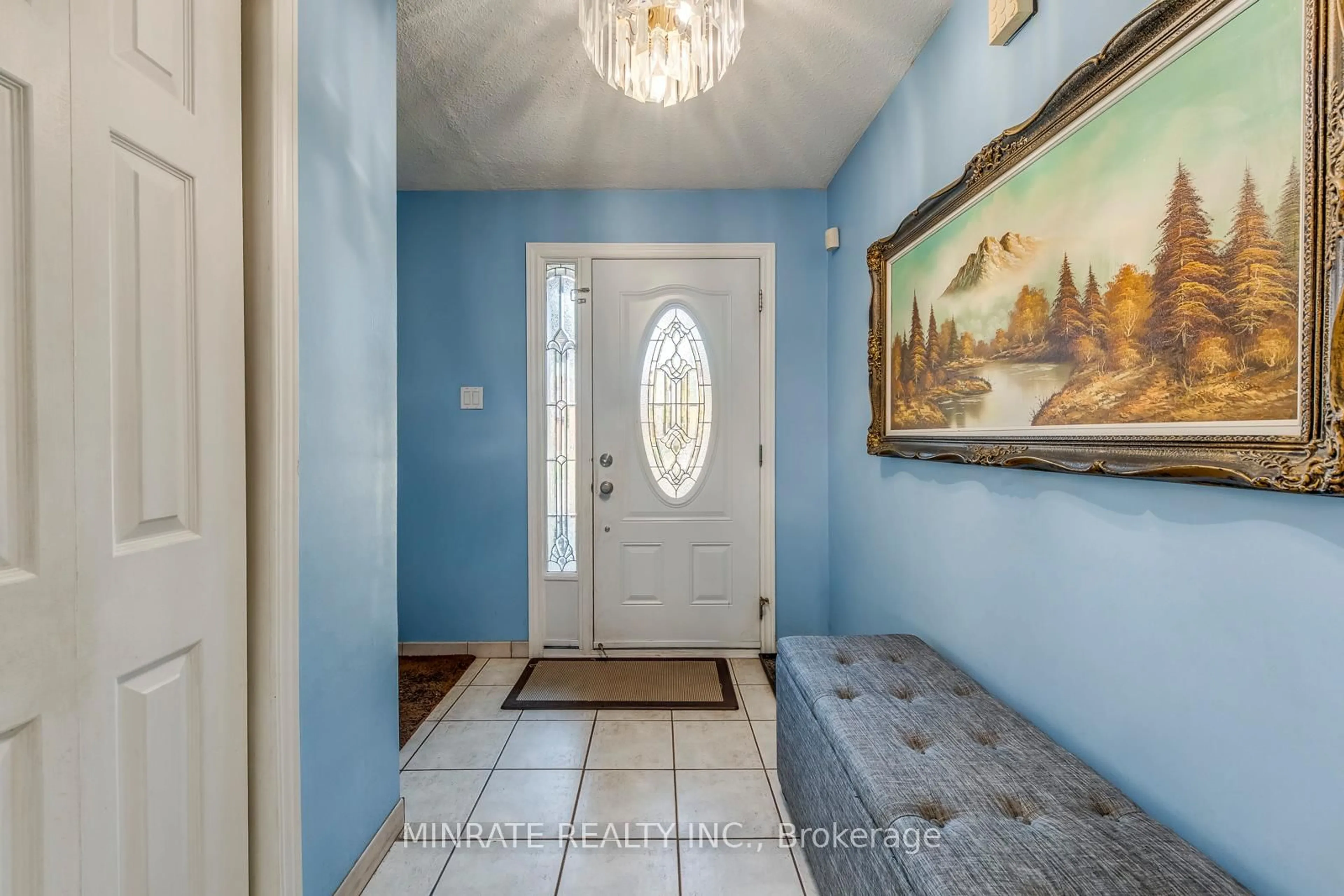 Indoor entryway for 3346 Palmer Dr, Burlington Ontario L7M 1Y9