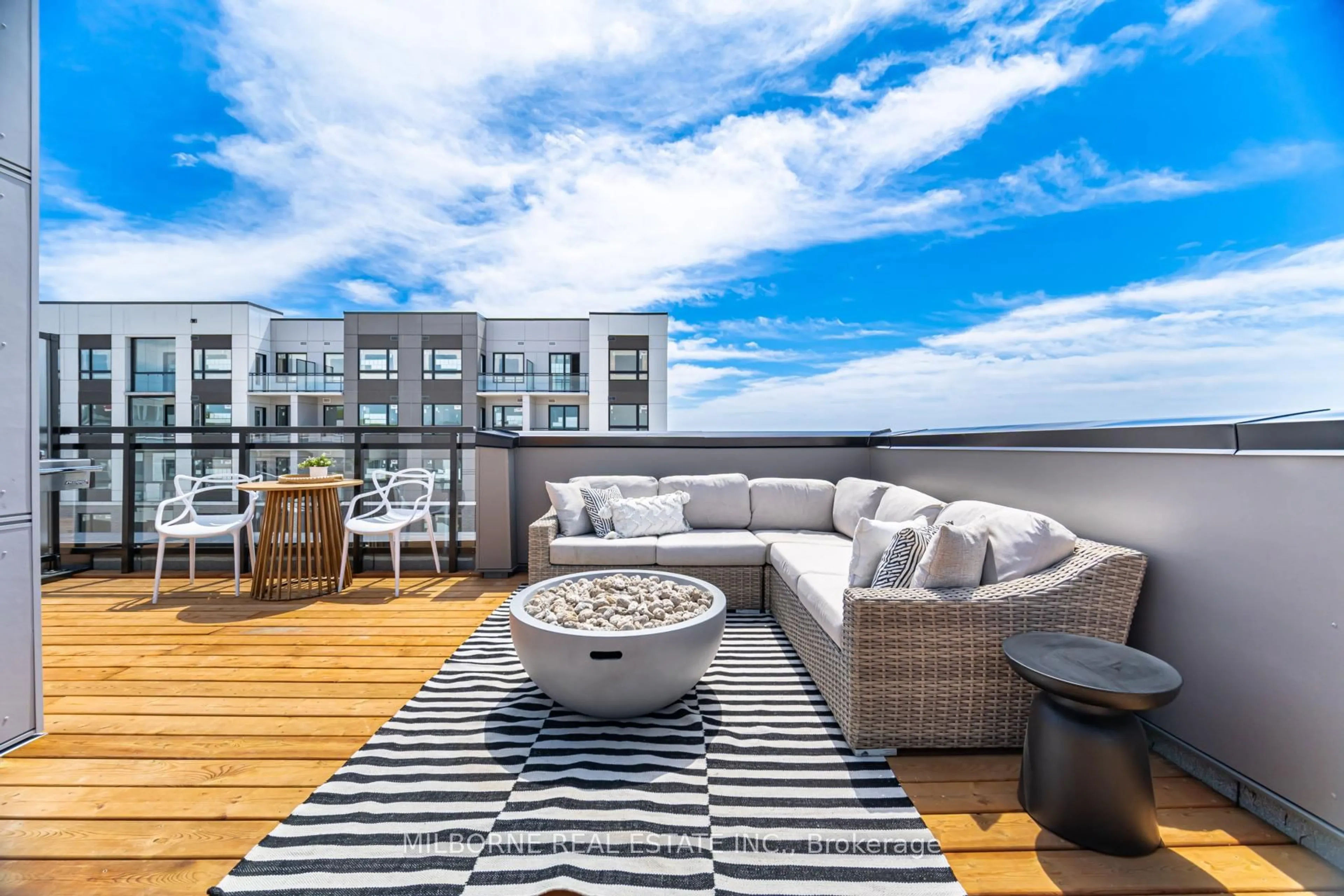 Patio, unknown for 266 Ironside Dr #35, Oakville Ontario L6M 1S1