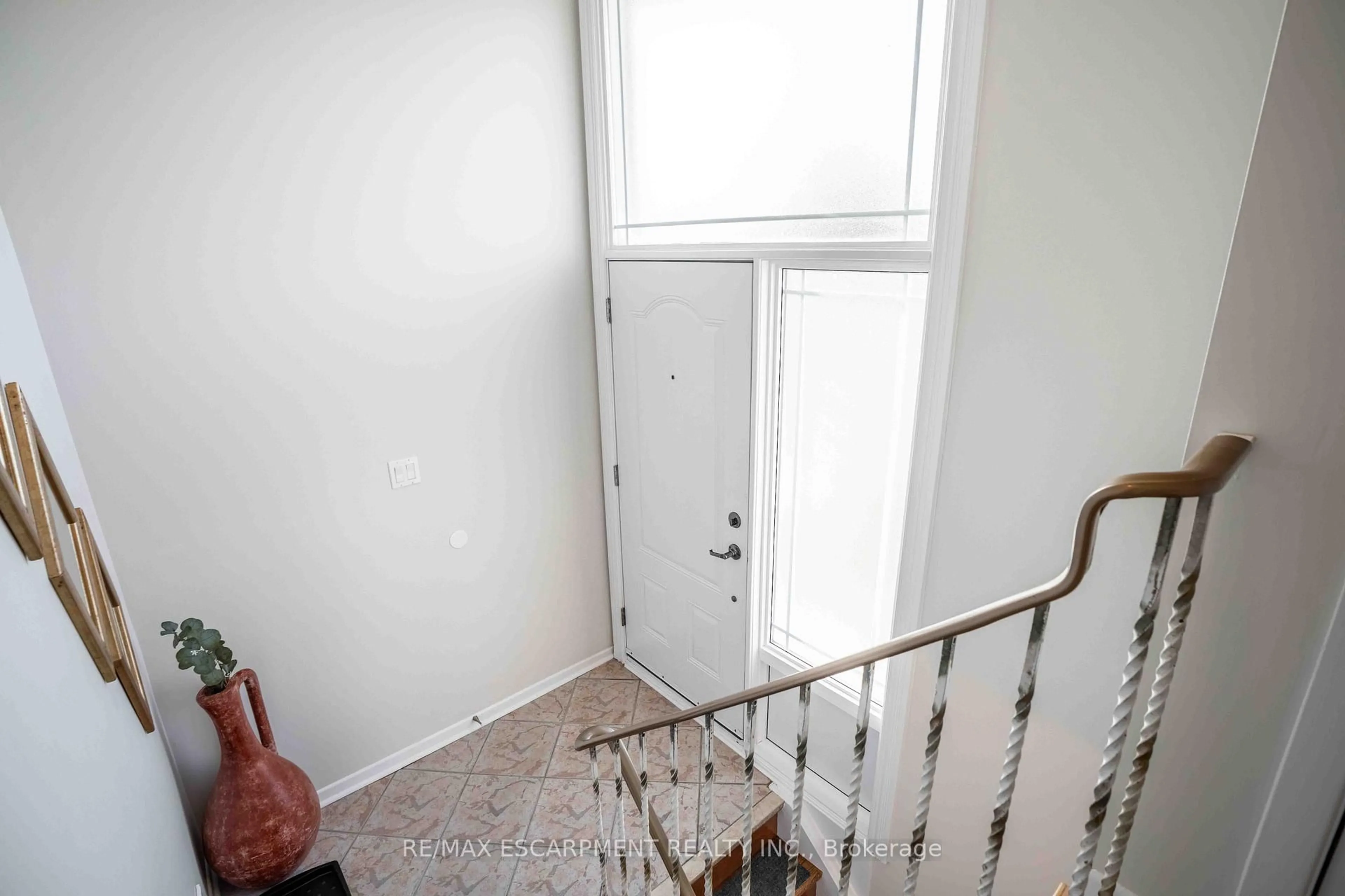 Stairs for 2559 Kingsberry Cres, Mississauga Ontario L5B 2K7