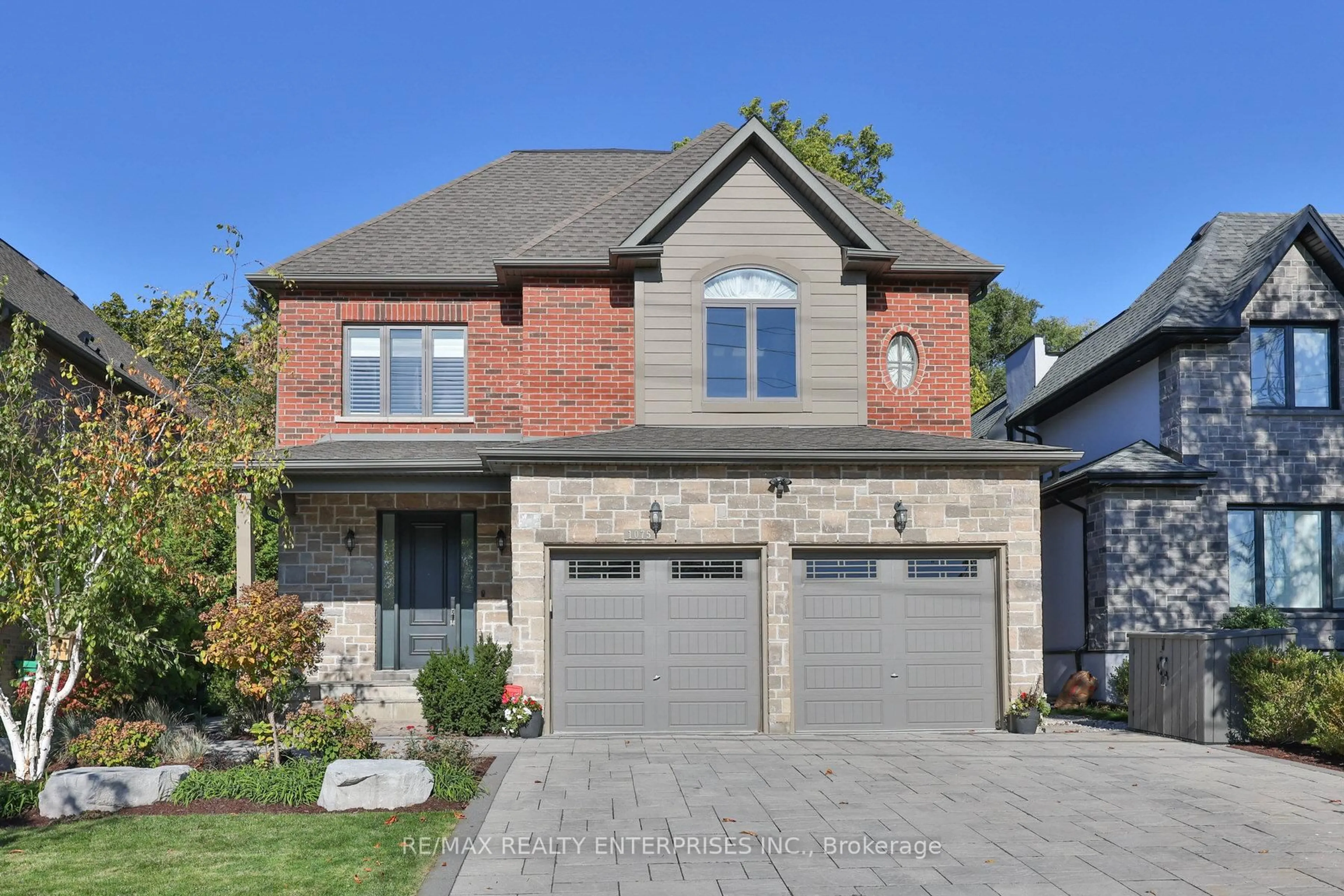 Home with brick exterior material, street for 1075 Haig Blvd, Mississauga Ontario L5E 2M4