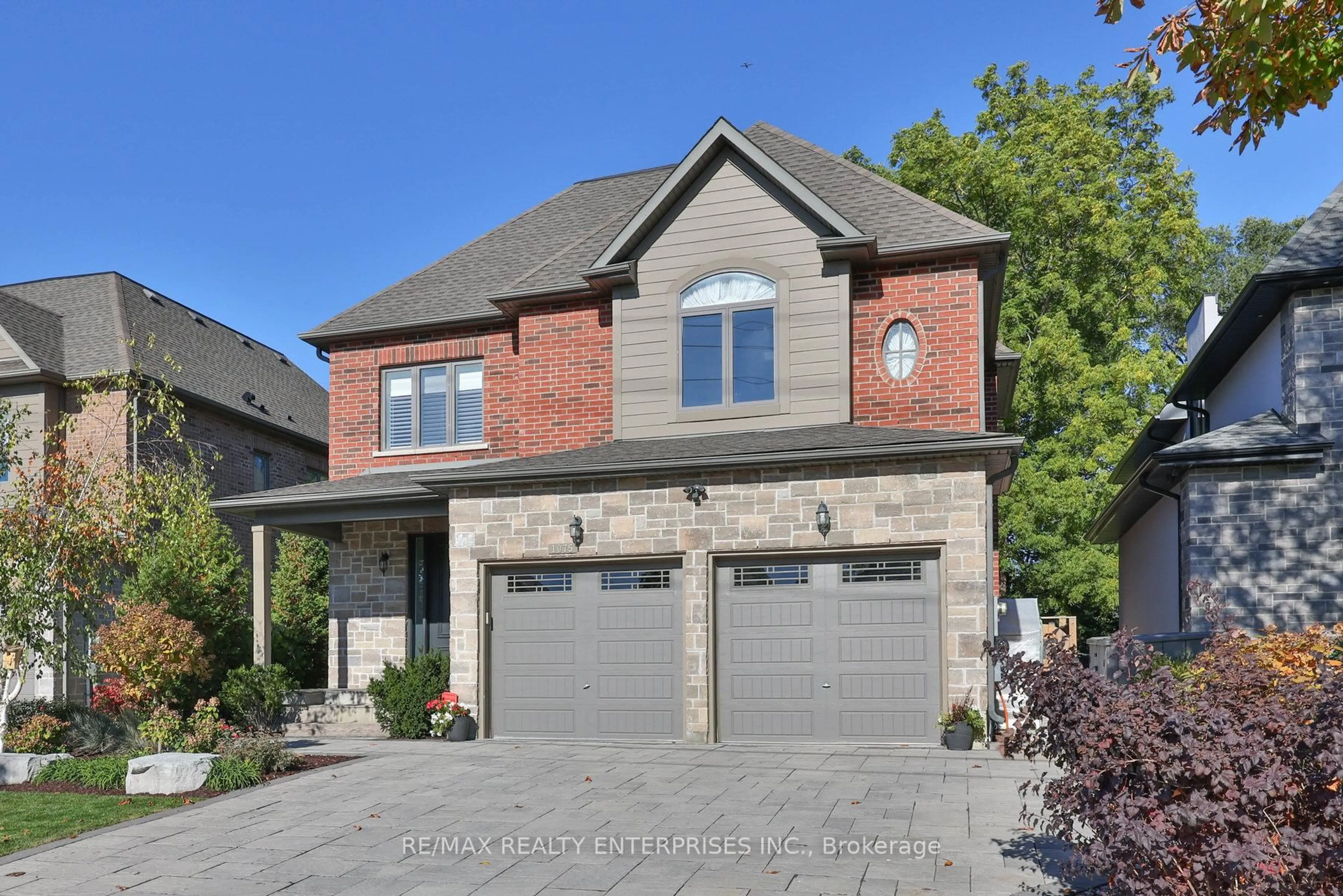 Home with brick exterior material, street for 1075 Haig Blvd, Mississauga Ontario L5E 2M4
