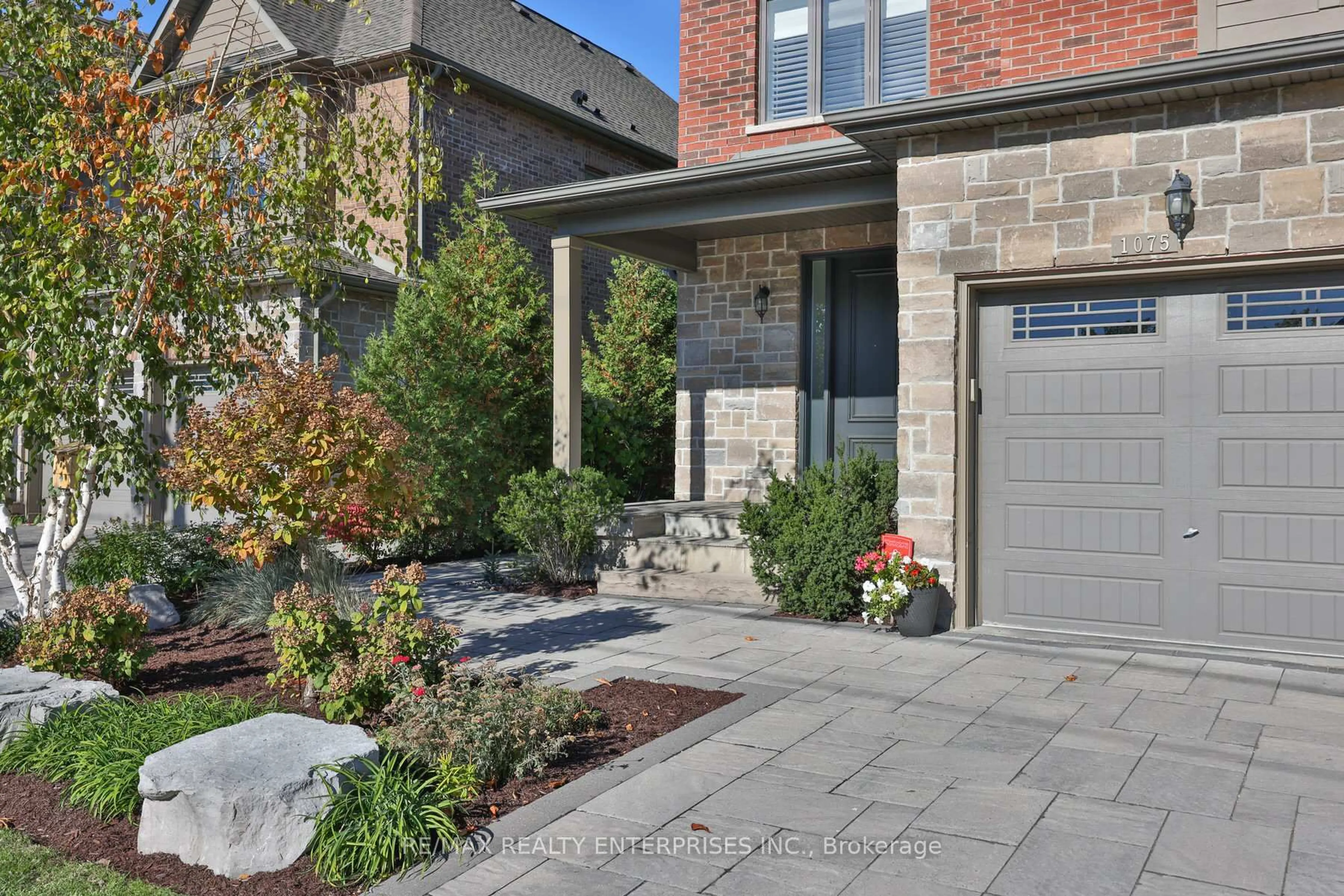 Home with brick exterior material, street for 1075 Haig Blvd, Mississauga Ontario L5E 2M4
