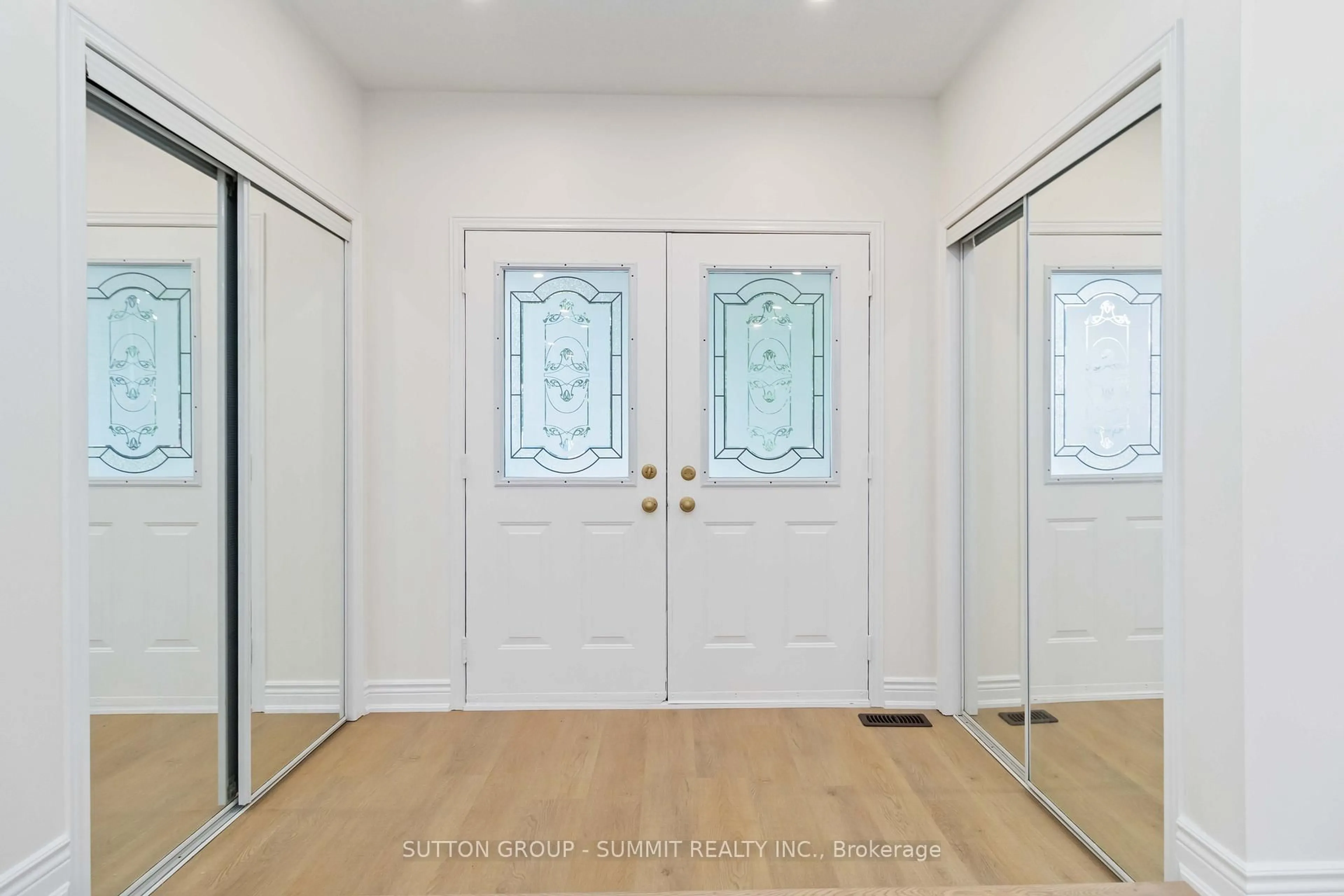 Indoor entryway for 3269 Camberwell Dr, Mississauga Ontario L5M 6T2