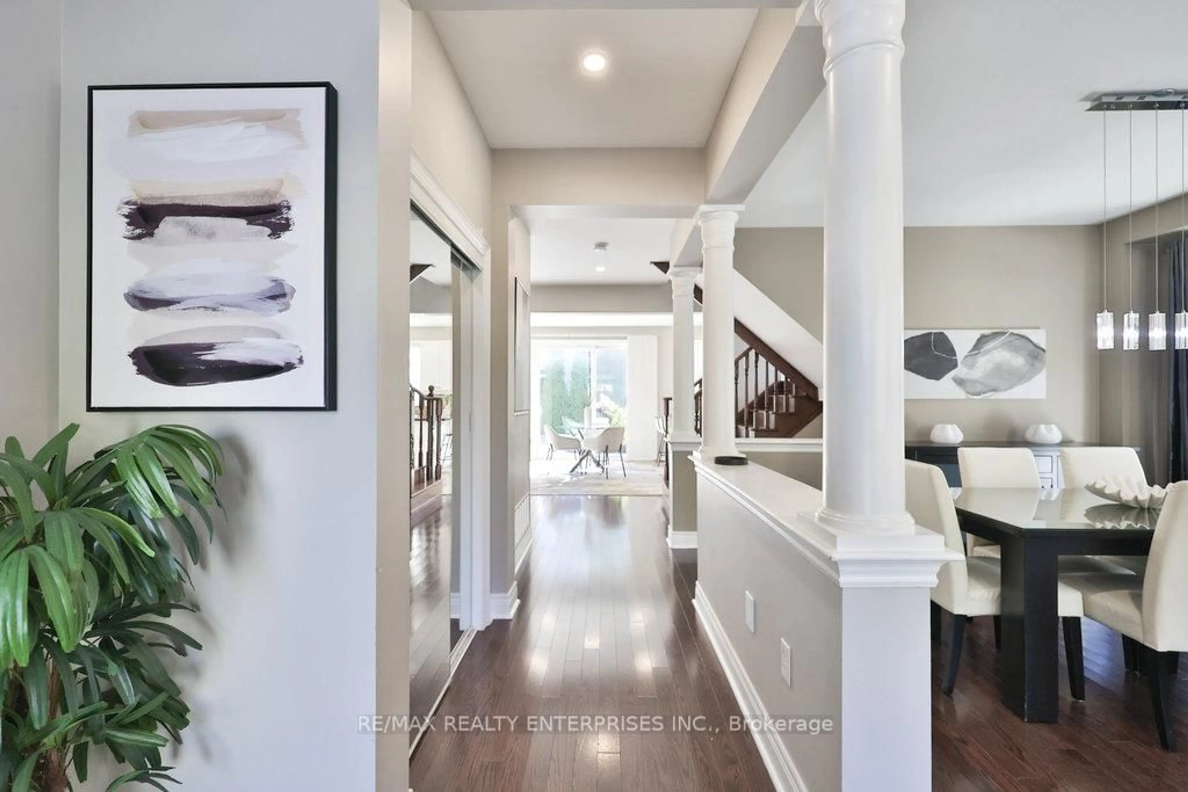 Indoor entryway for 2151 Bingley Cres, Oakville Ontario L6M 0E4