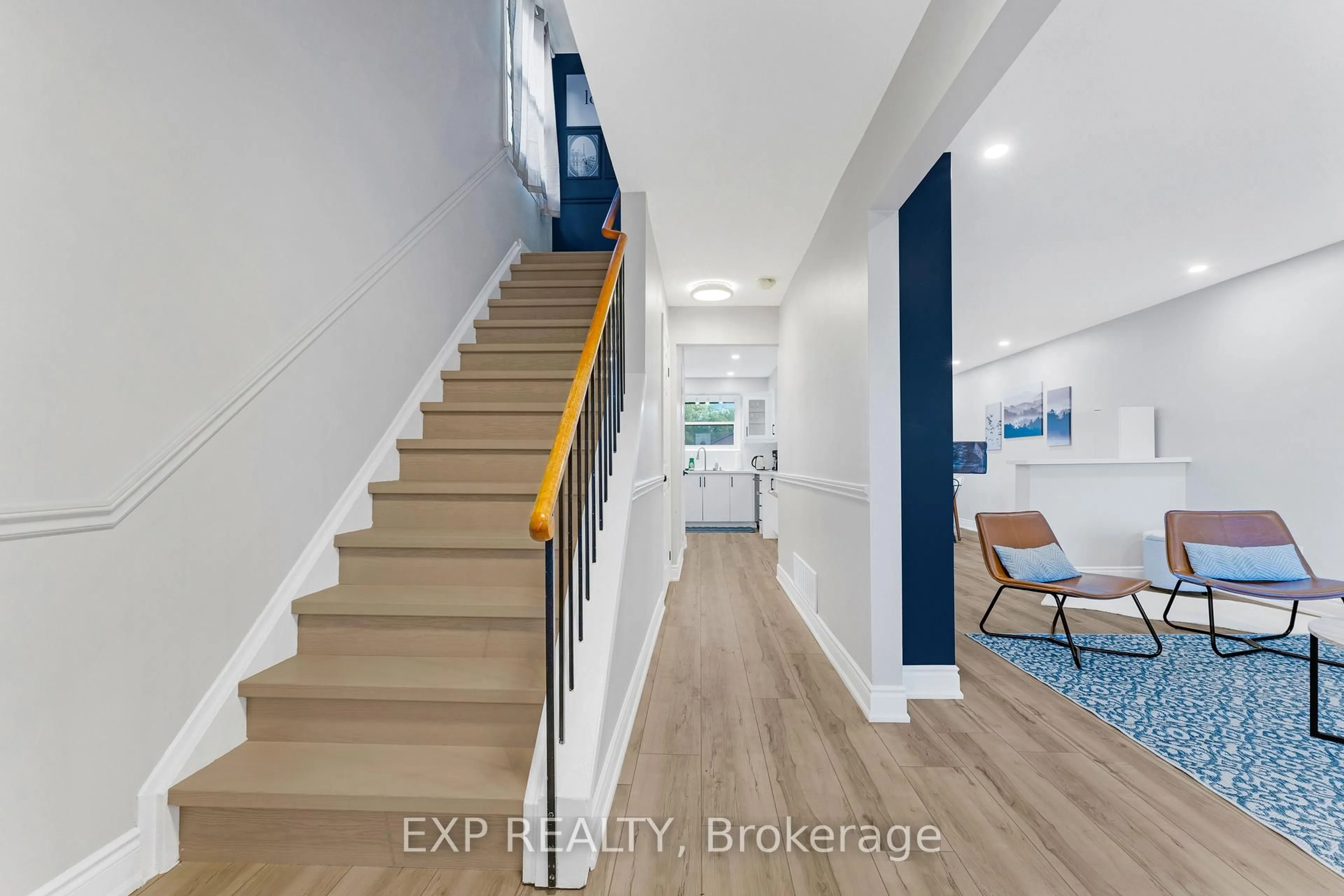 Indoor entryway for 2258 Manchester Dr, Burlington Ontario L7P 3W2