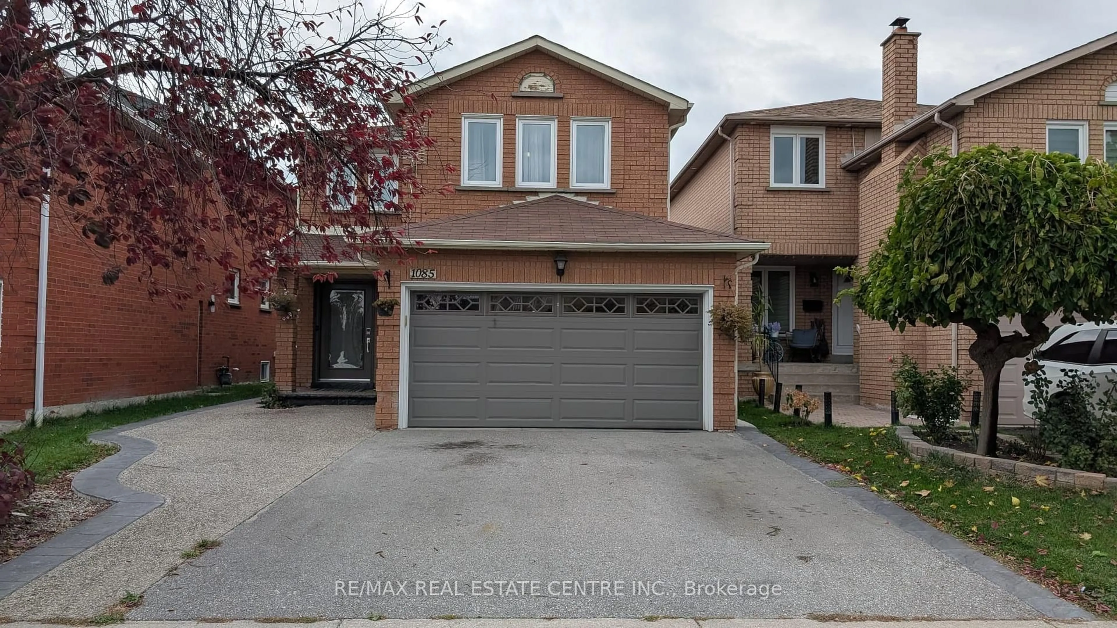 Home with brick exterior material, street for 1085 Ivandale Dr, Mississauga Ontario L5V 1A9