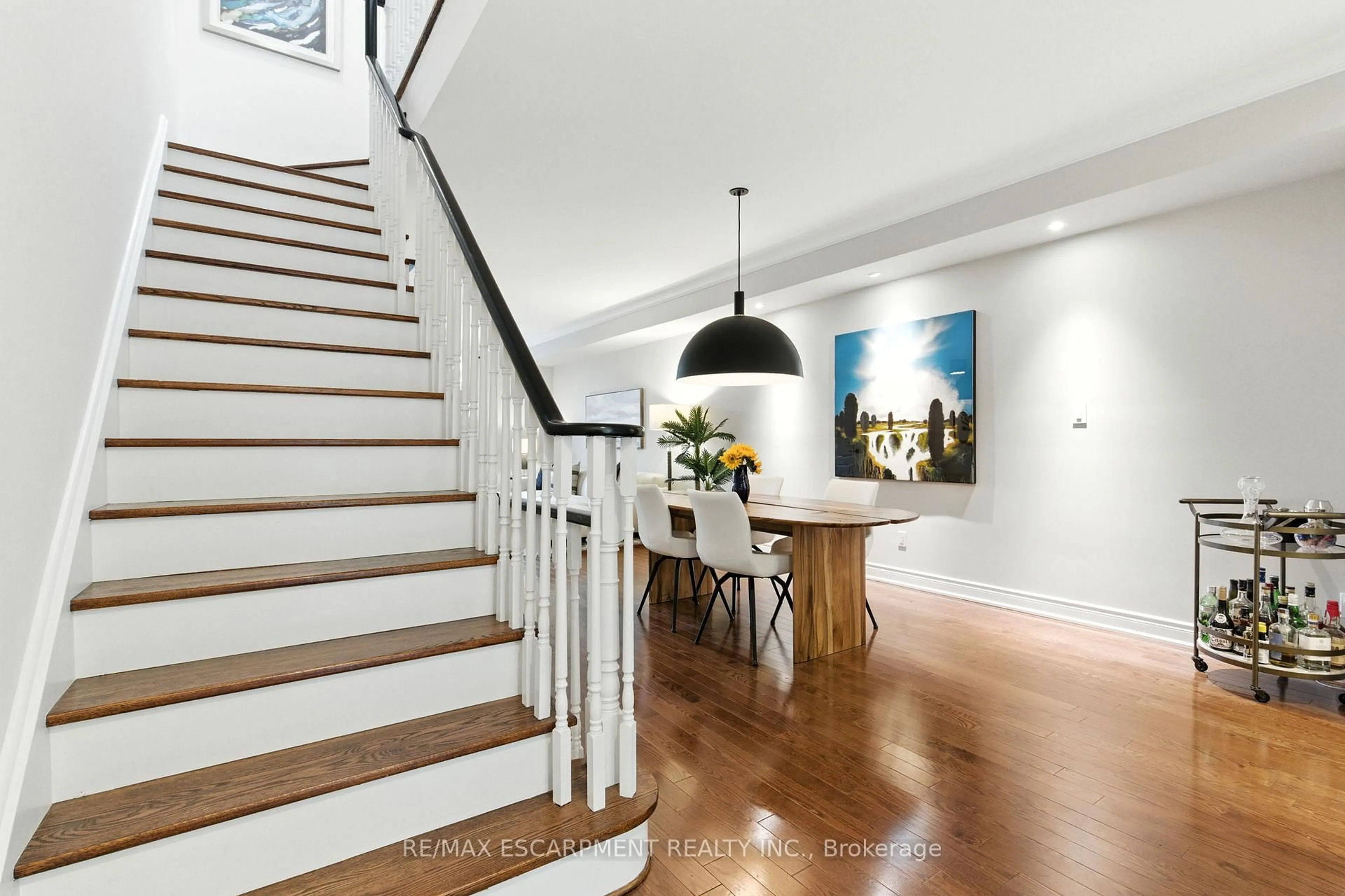 Indoor entryway for 117 Nelson St #3, Oakville Ontario L6L 3J1