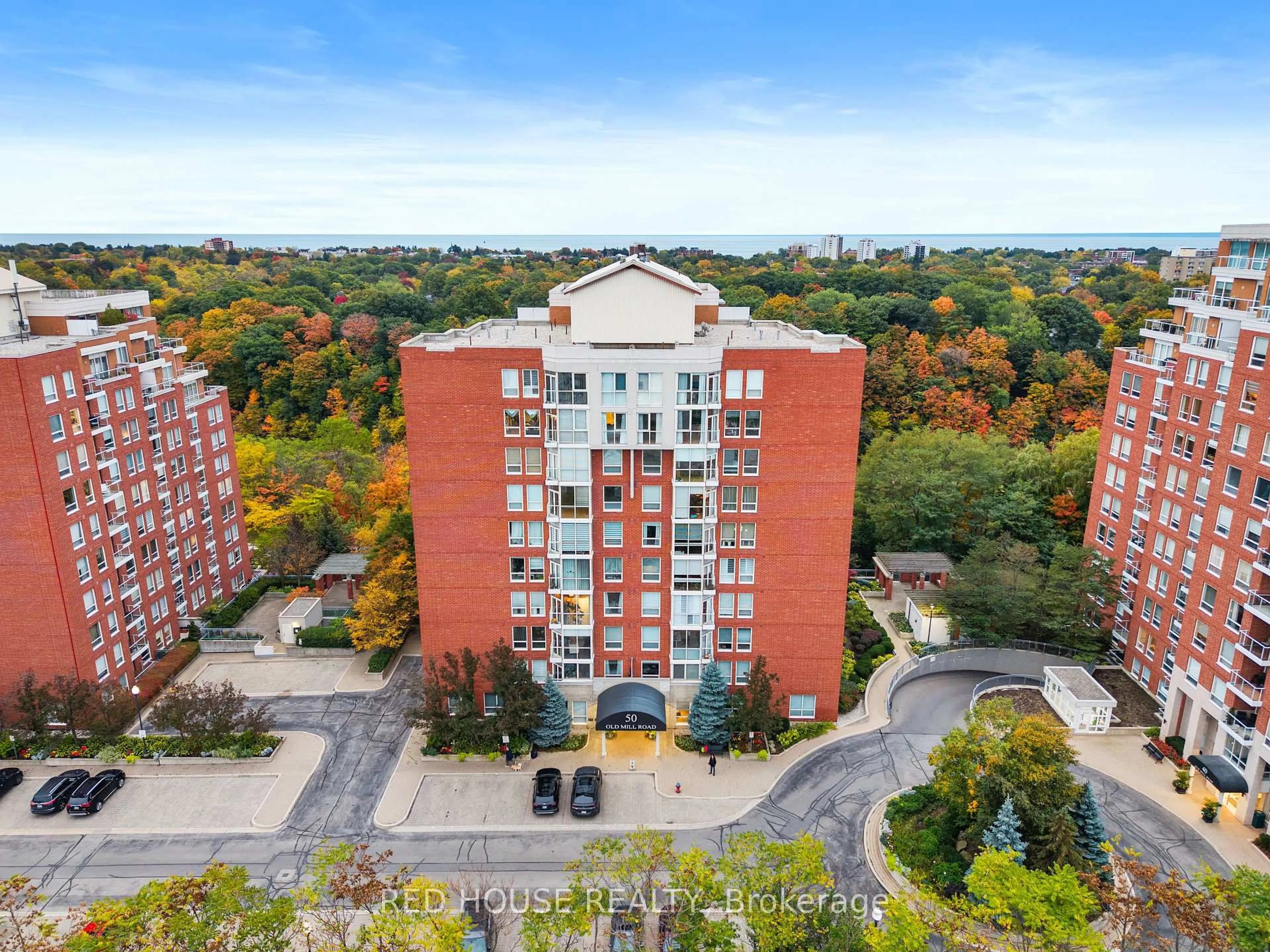 A pic from outside/outdoor area/front of a property/back of a property/a pic from drone, city buildings view from balcony for 50 OLD MILL Rd #PH906, Oakville Ontario L6J 7W1