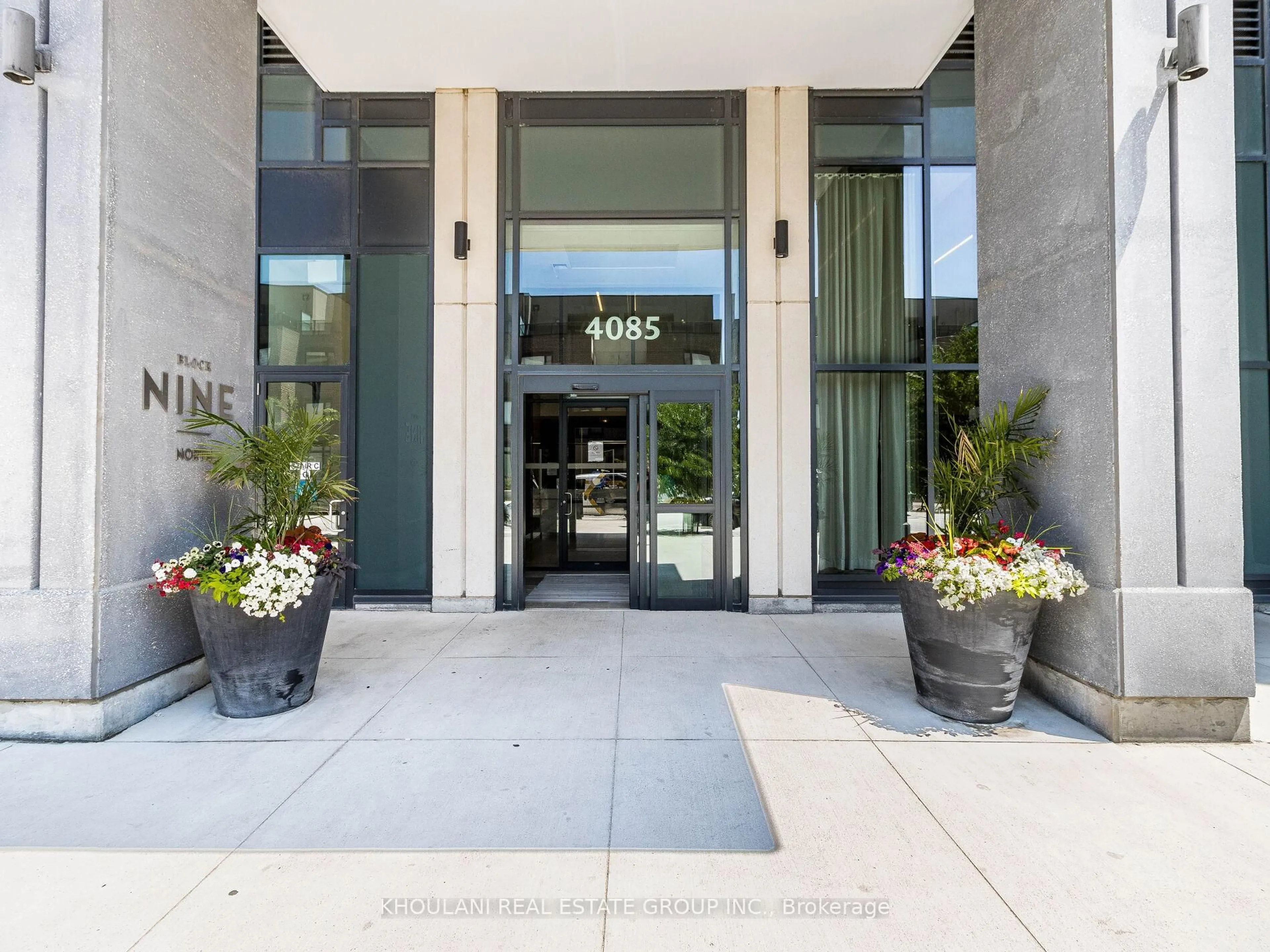 Indoor foyer for 4085 Parkside Village Dr #1605, Mississauga Ontario L5B 0K9