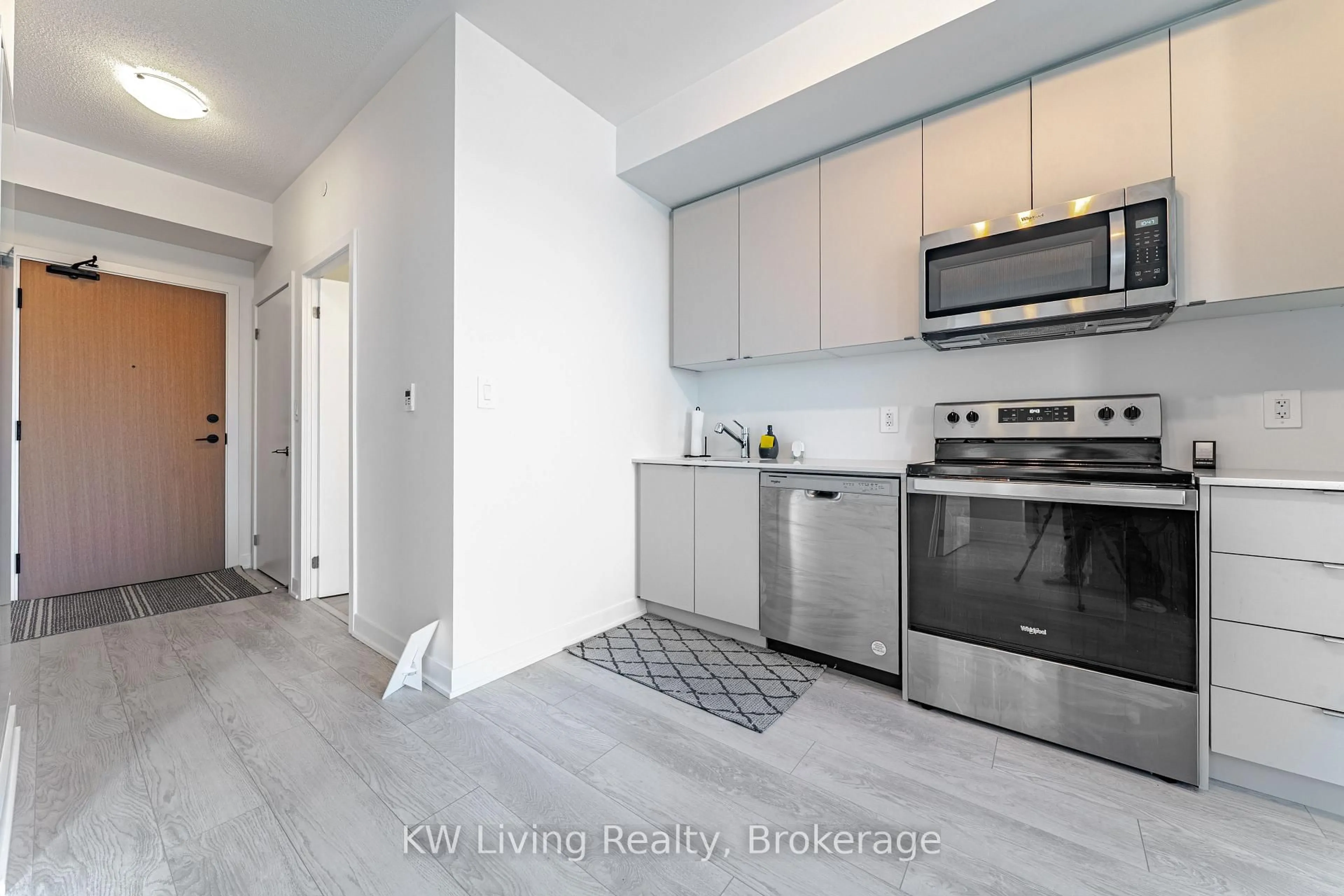 Standard kitchen, unknown for 1440 Clarriage Crt #602, Milton Ontario L9E 1B3