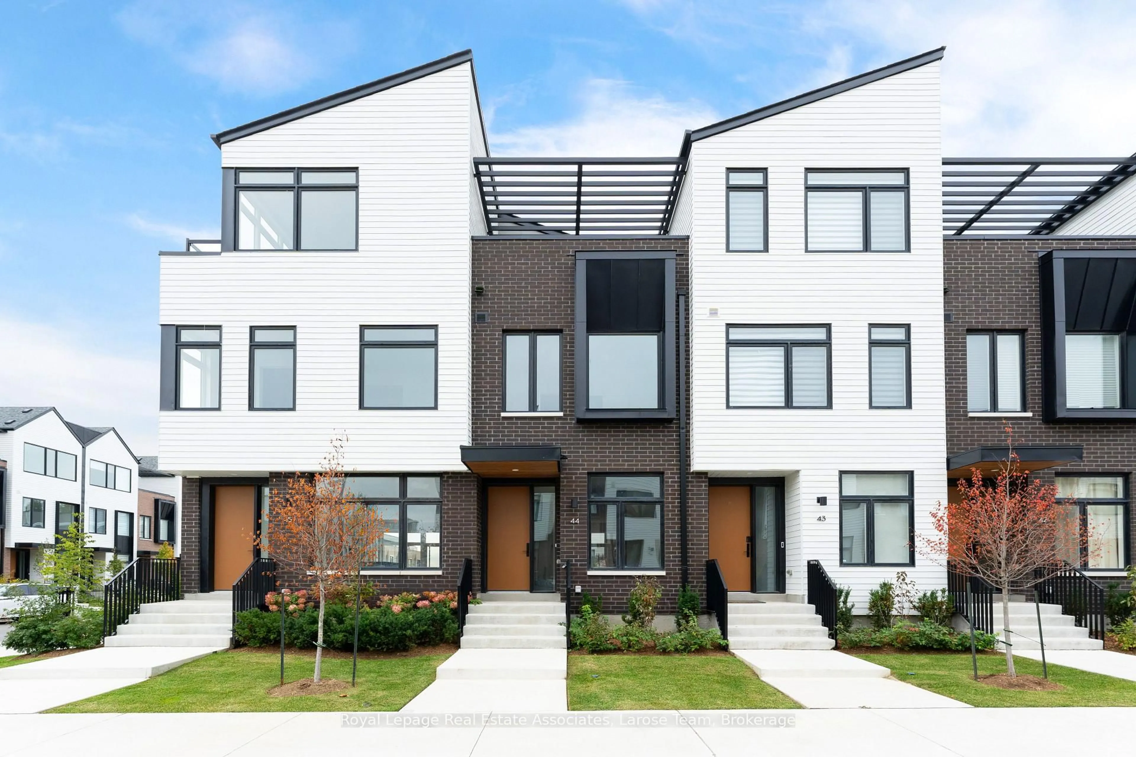 Home with brick exterior material, street for 30 Lou Parsons Way #44, Mississauga Ontario L5H 0B2
