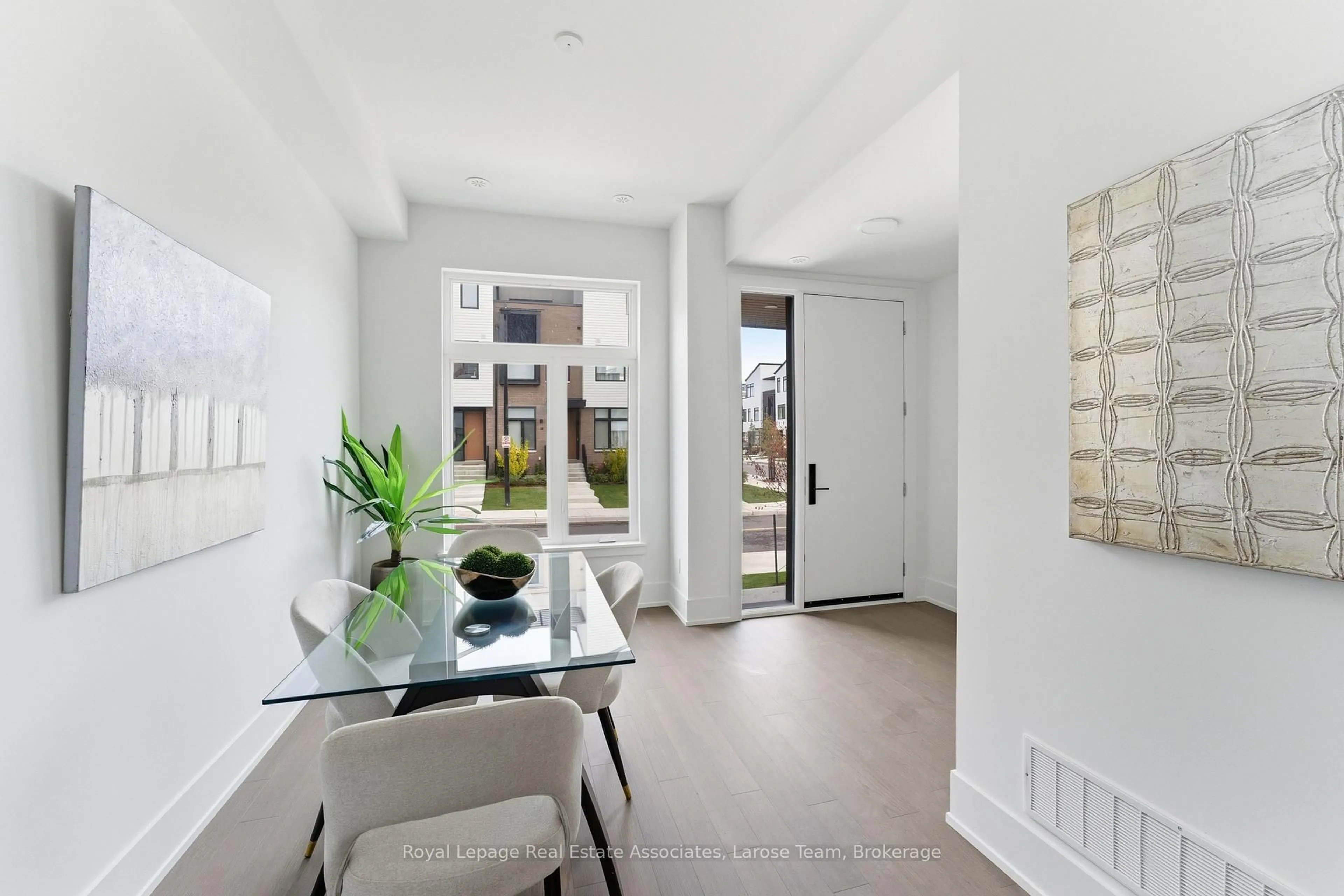 Indoor entryway for 30 Lou Parsons Way #44, Mississauga Ontario L5H 0B2