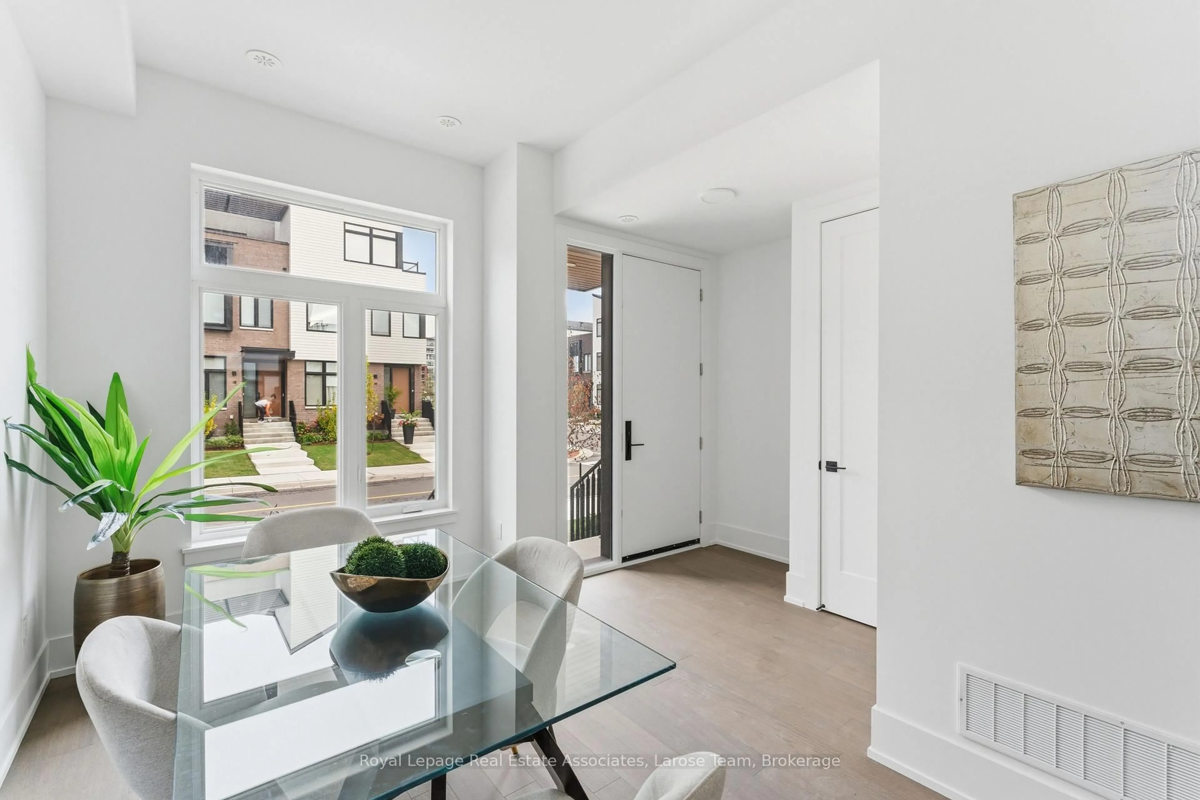 Indoor entryway for 30 Lou Parsons Way #44, Mississauga Ontario L5H 0B2