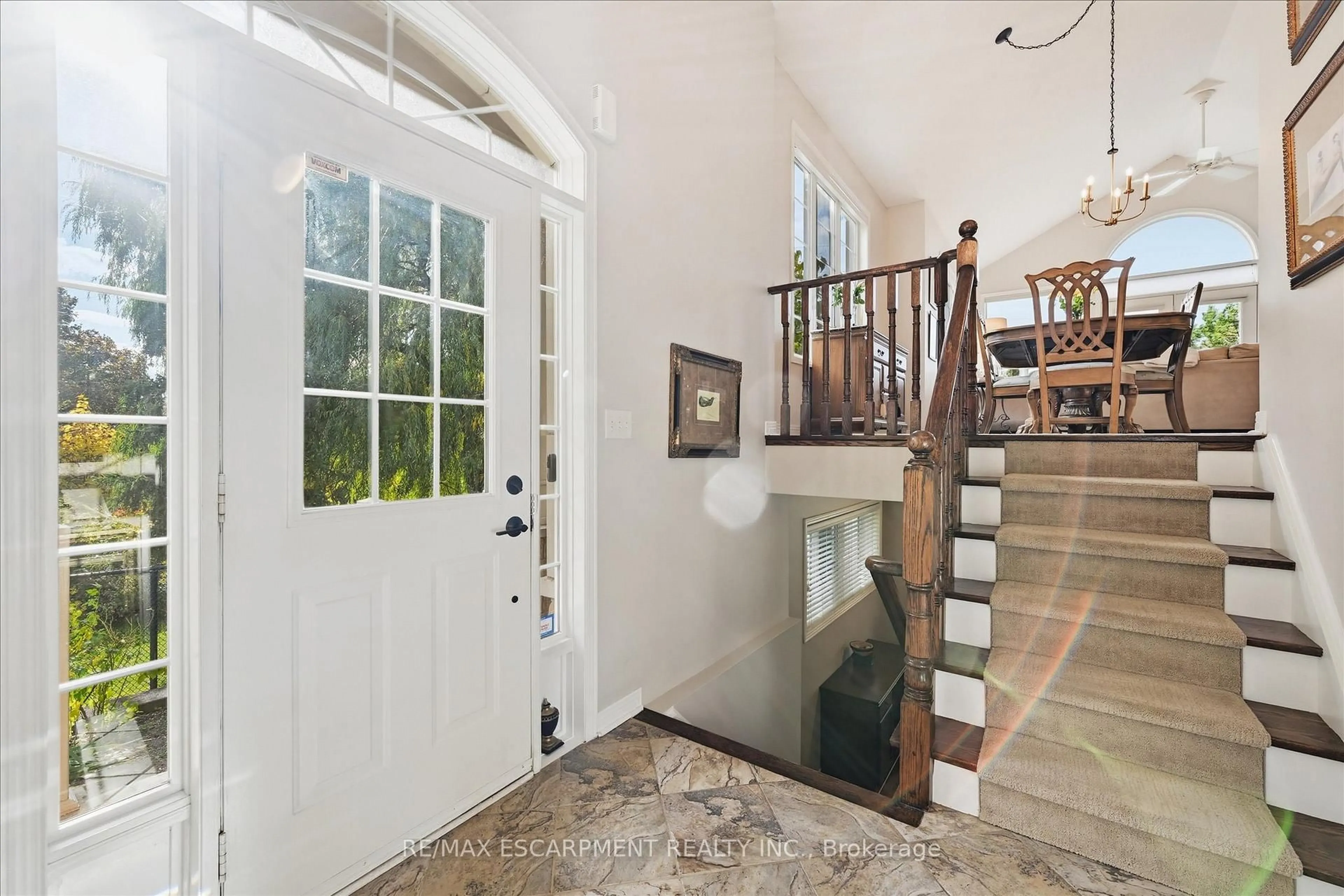 Indoor entryway for 4241 Sarazen Dr #19, Burlington Ontario L7M 5B7