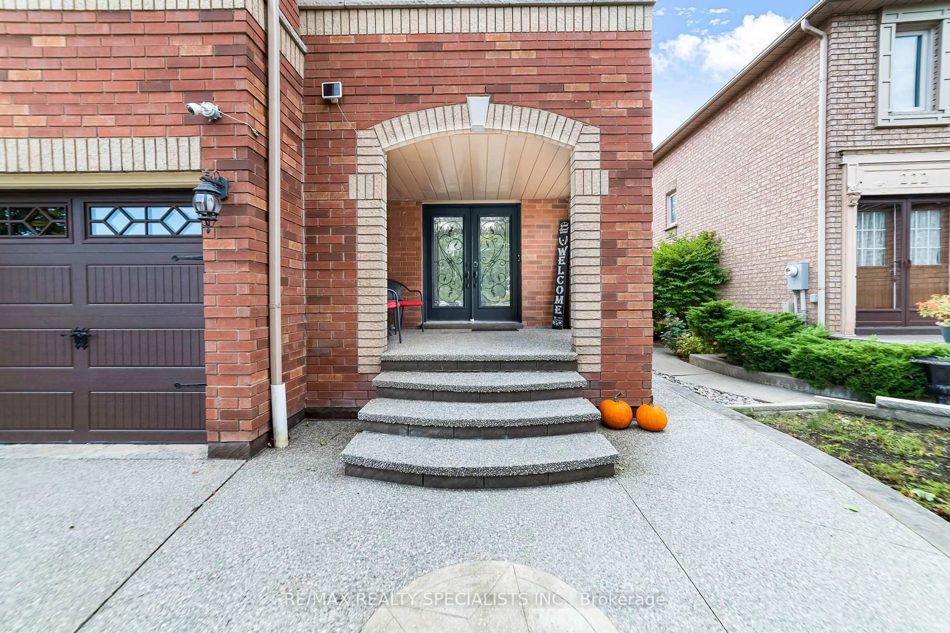 Unknown for 220 Cresthaven Rd, Brampton Ontario L7A 1G5