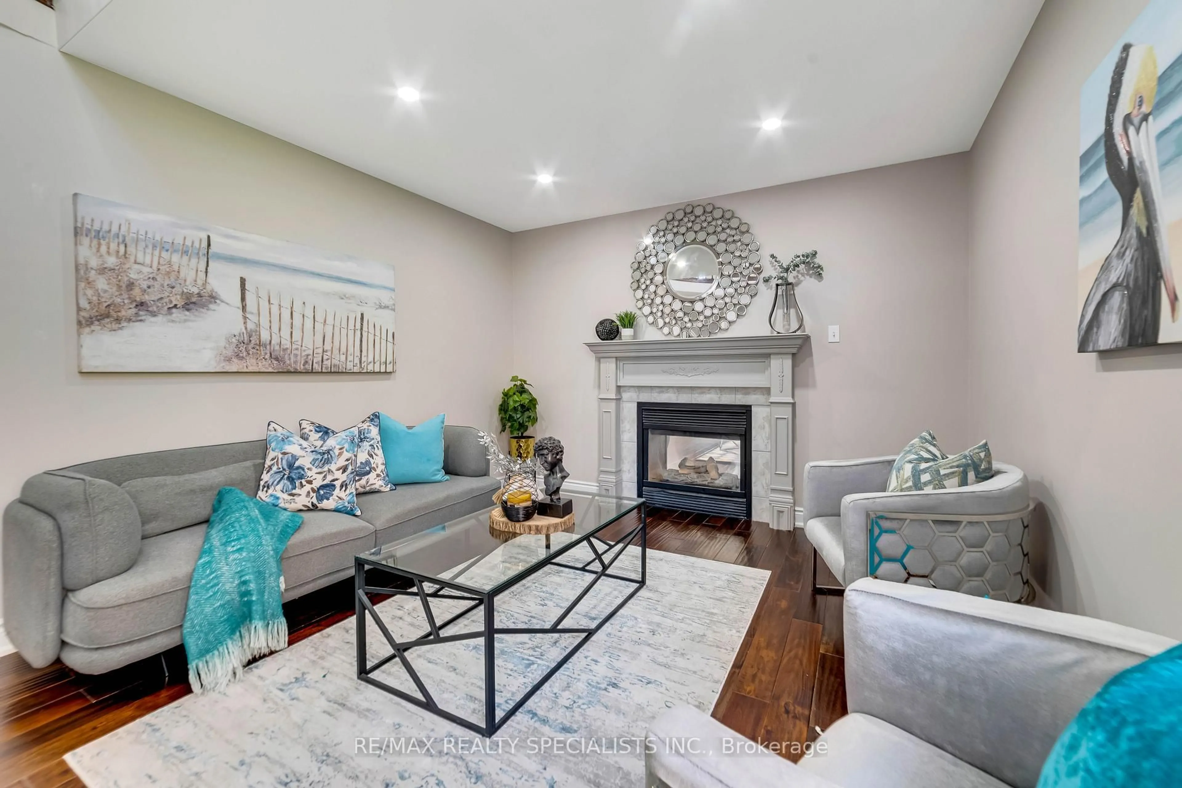 Living room with furniture, unknown for 220 Cresthaven Rd, Brampton Ontario L7A 1G5