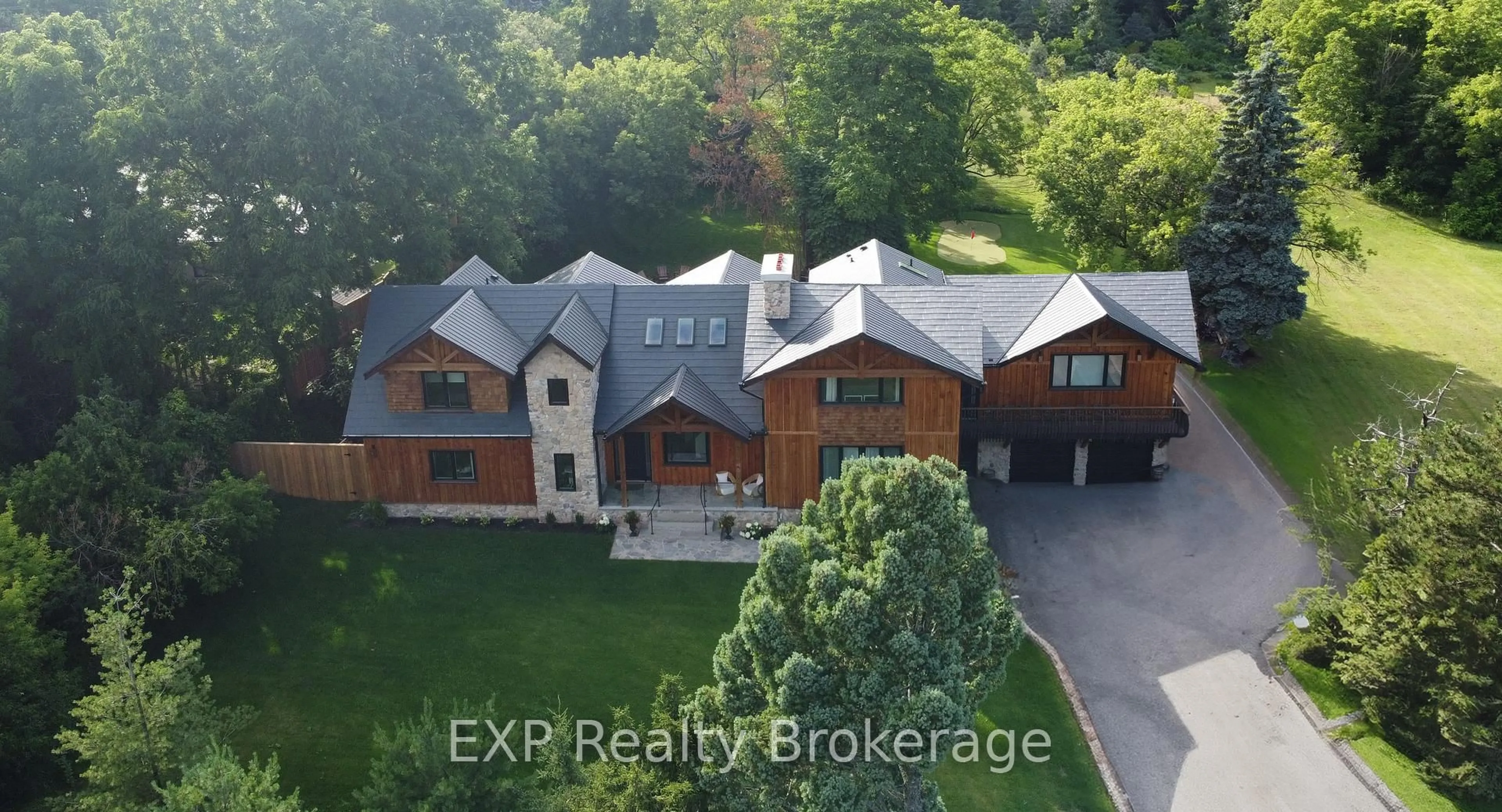 A pic from outside/outdoor area/front of a property/back of a property/a pic from drone, building for 2019 Dundas St, Burlington Ontario L7P 0S8