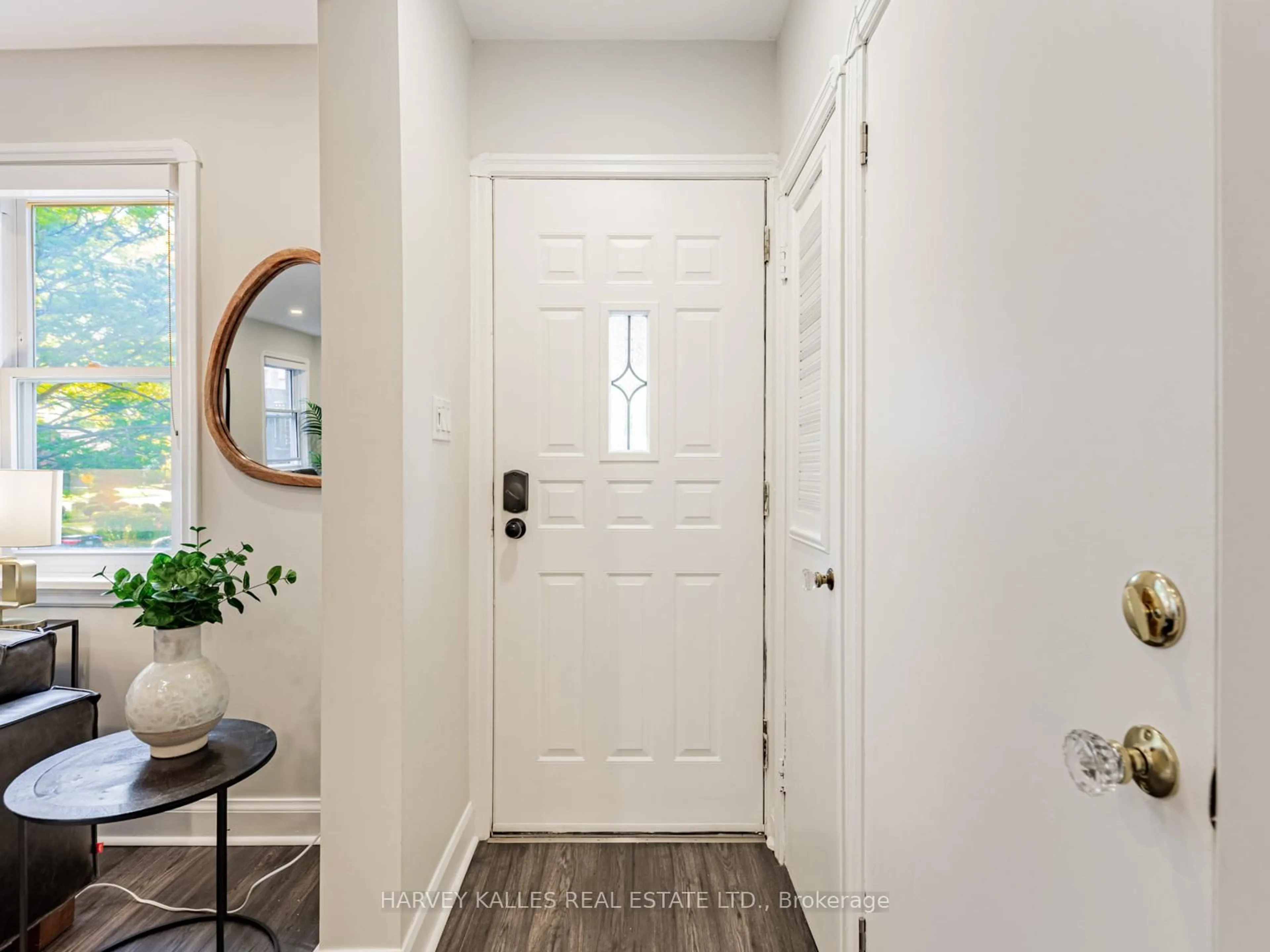 Indoor entryway for 1A Thirty-Seventh St, Toronto Ontario M8W 3L5