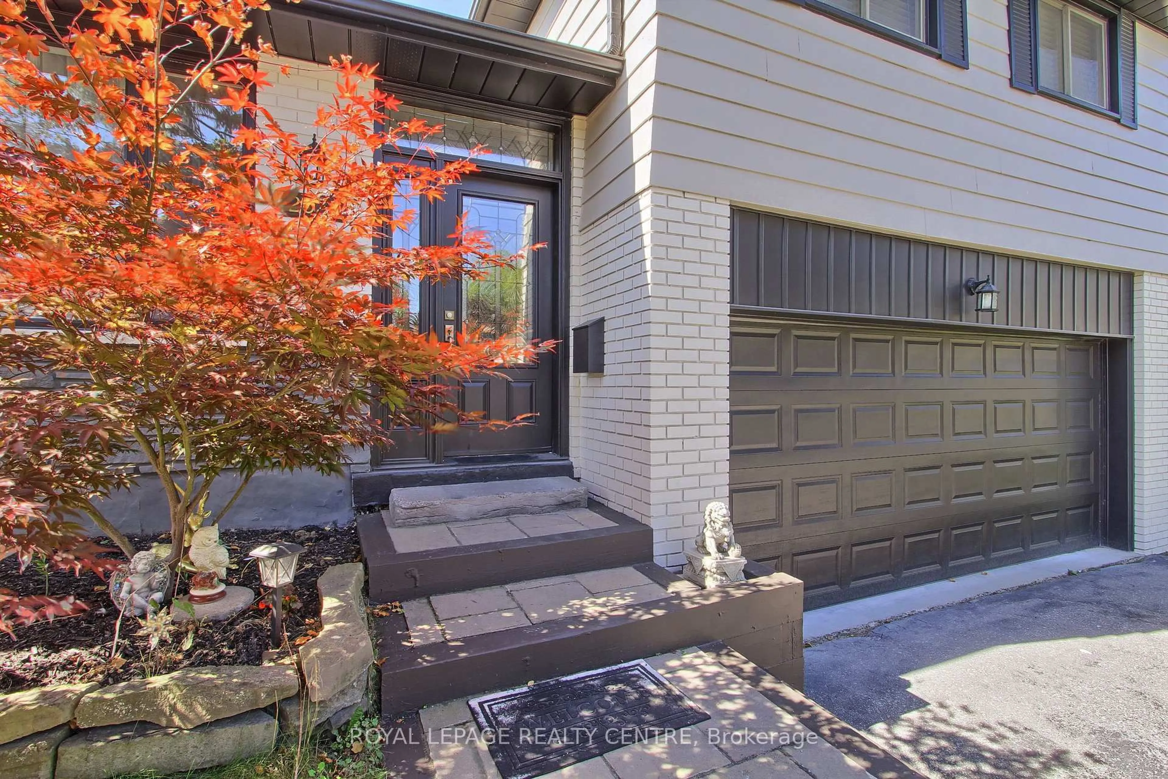 Unknown for 2039 Davebrook Rd, Mississauga Ontario L5J 3M4