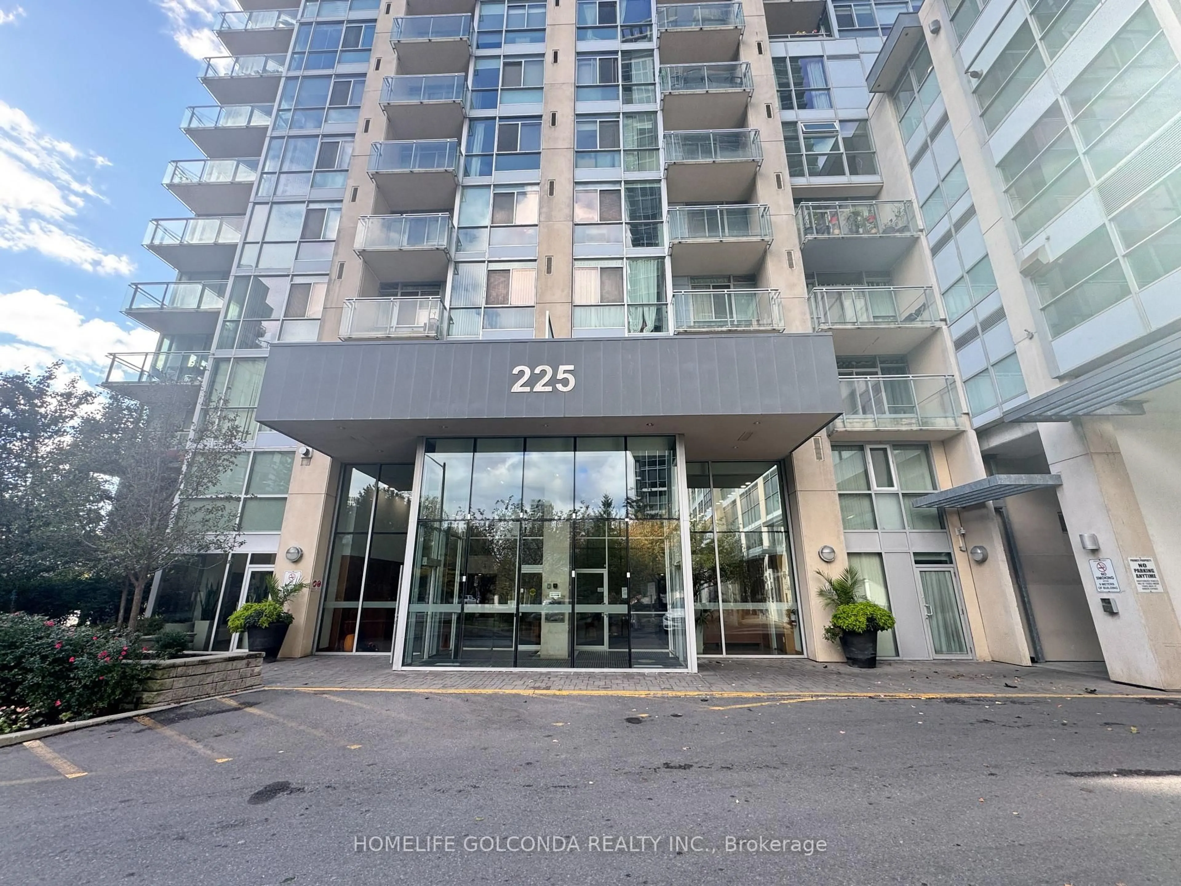 Indoor foyer for 225 webb Dr #2507, Mississauga Ontario L5B 4P2