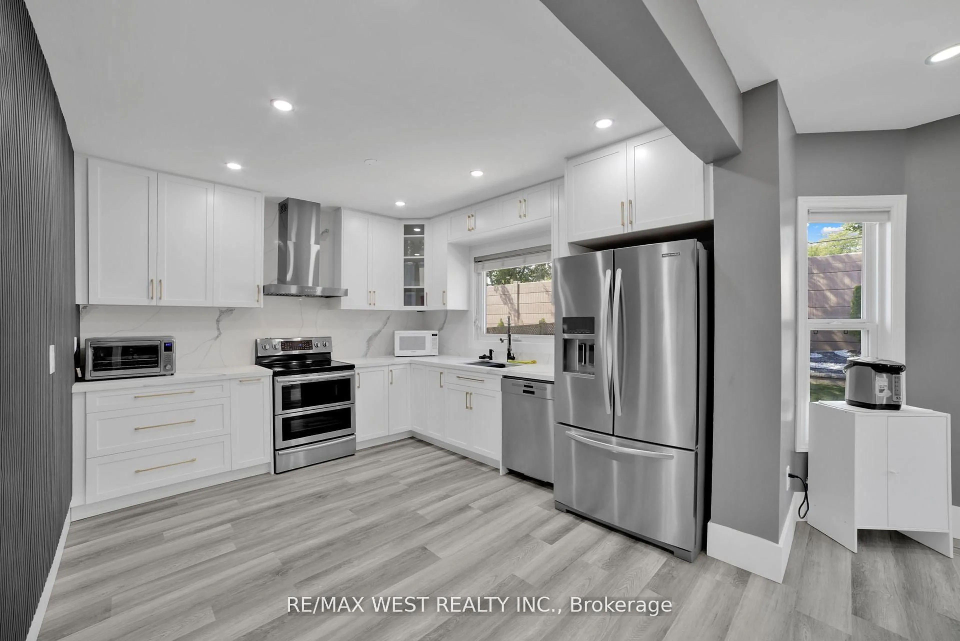 Open concept kitchen, unknown for 339 Parklane Rd, Oakville Ontario L6H 4J4