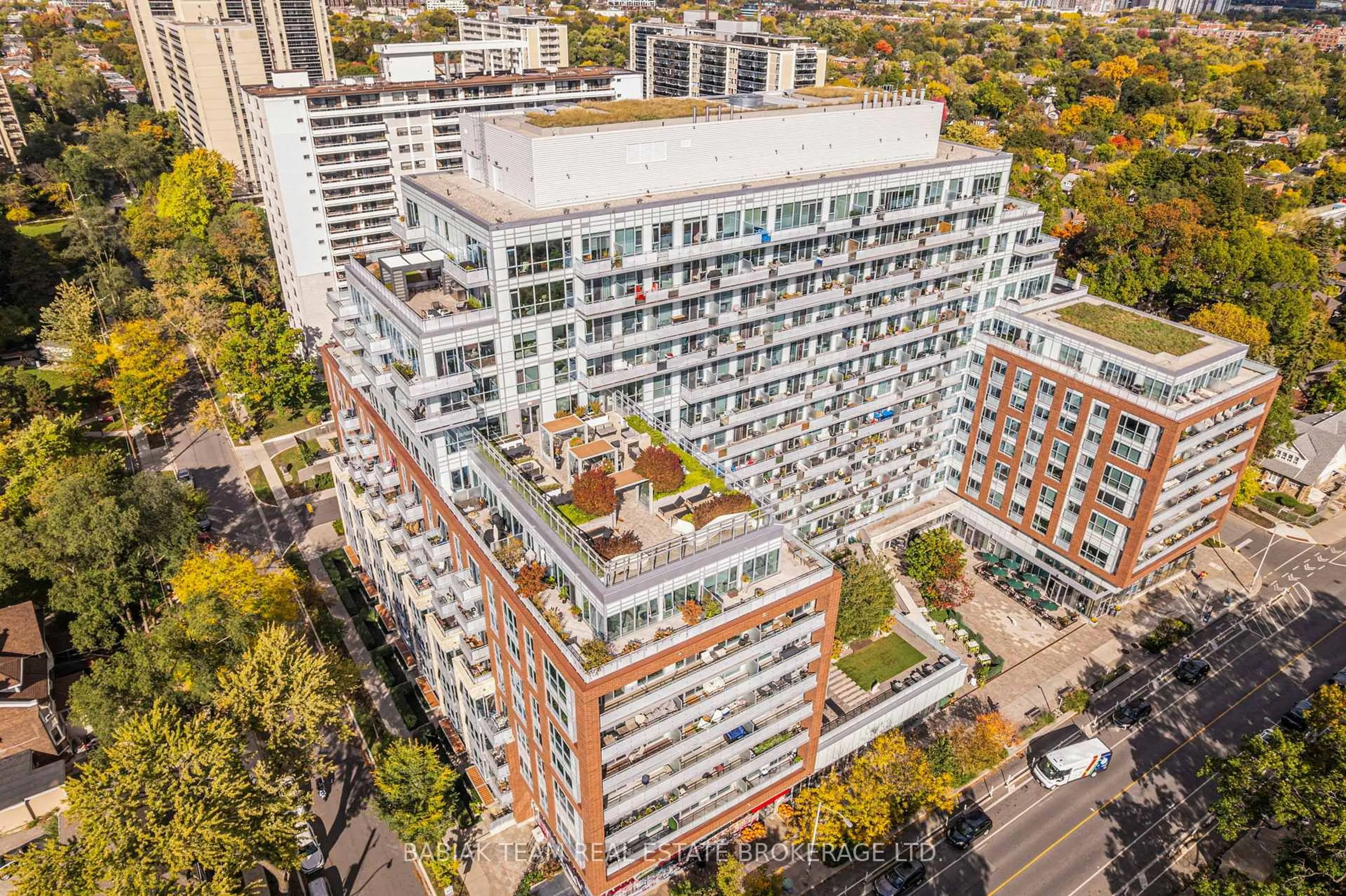 A pic from outside/outdoor area/front of a property/back of a property/a pic from drone, city buildings view from balcony for 1830 Bloor St #UPH1, Toronto Ontario M6P 0A2