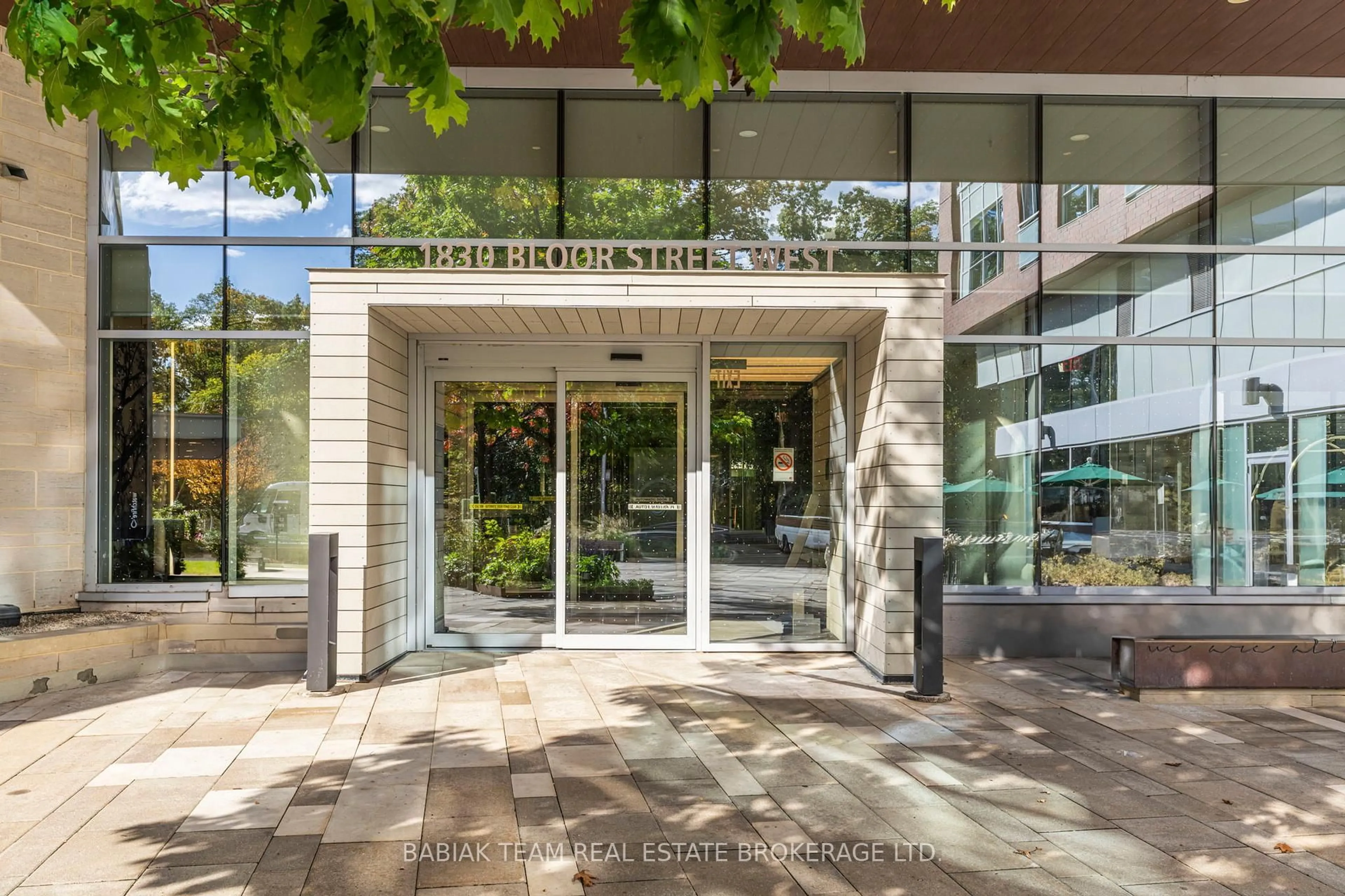 Indoor foyer for 1830 Bloor St #UPH1, Toronto Ontario M6P 0A2