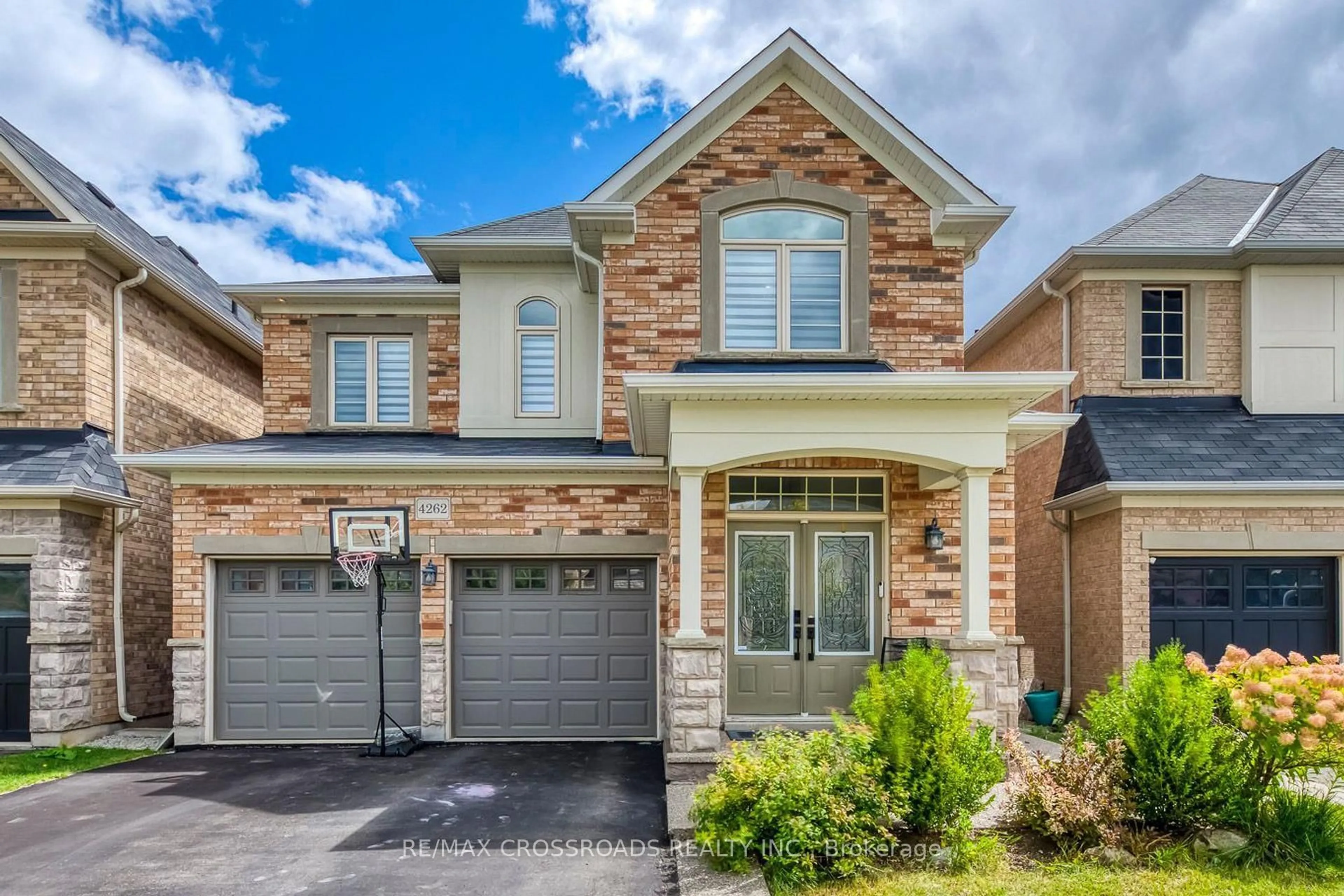 Home with brick exterior material, street for 4262 Vivaldi Rd, Burlington Ontario L7M 0N4