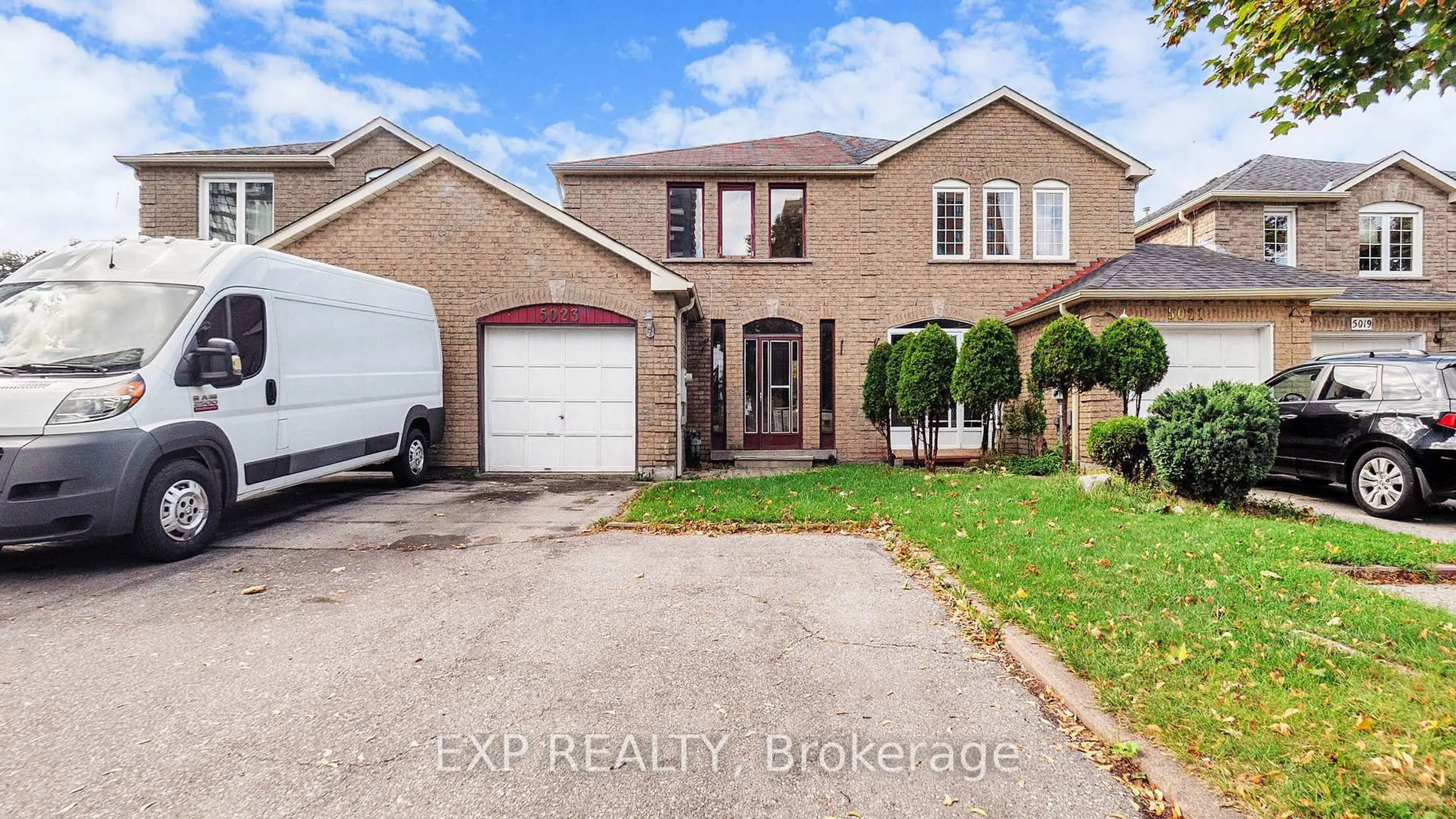 Unknown for 5023 Salishan Circ, Mississauga Ontario L5R 3E3