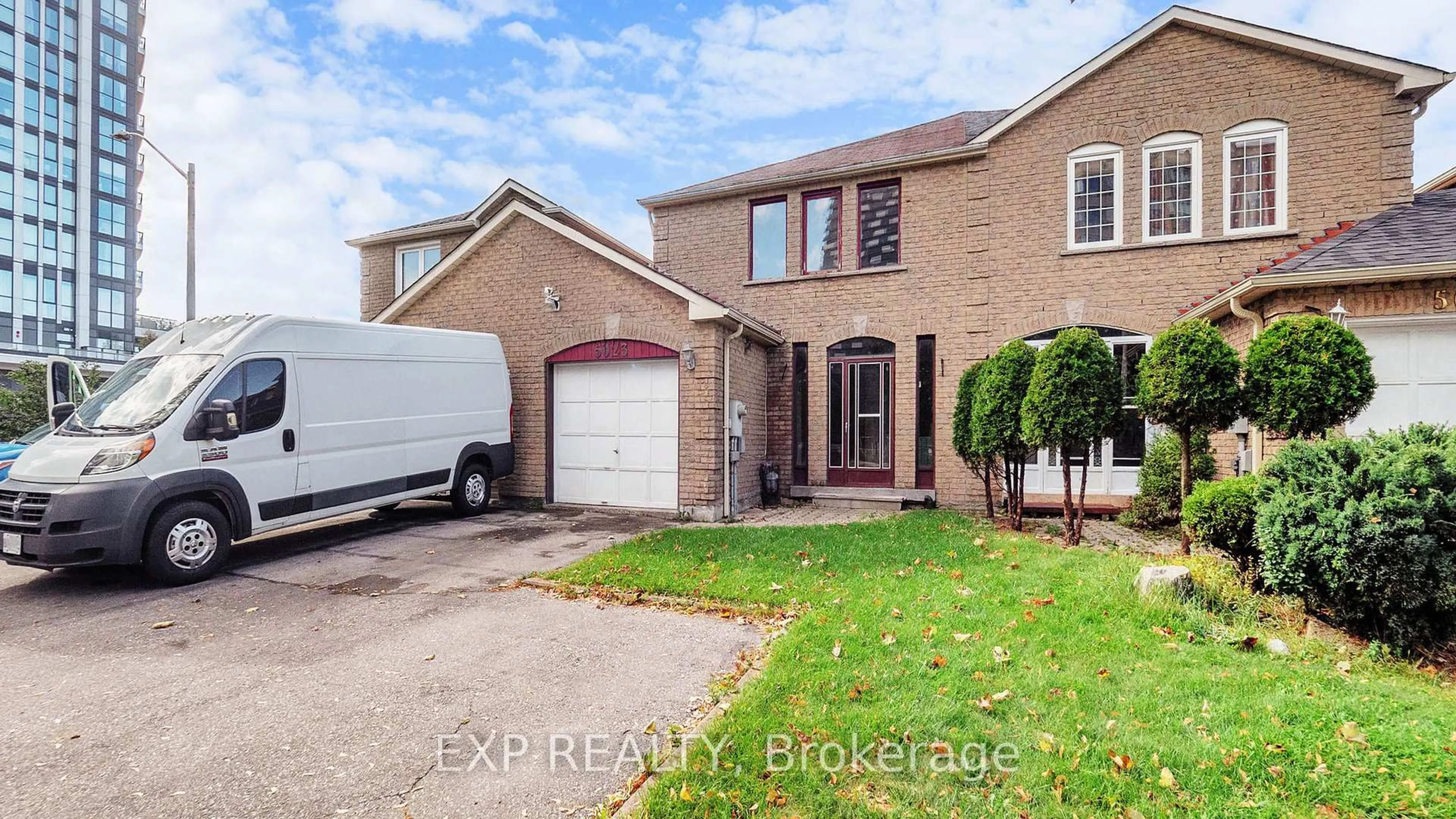 Home with brick exterior material, street for 5023 Salishan Circ, Mississauga Ontario L5R 3E3