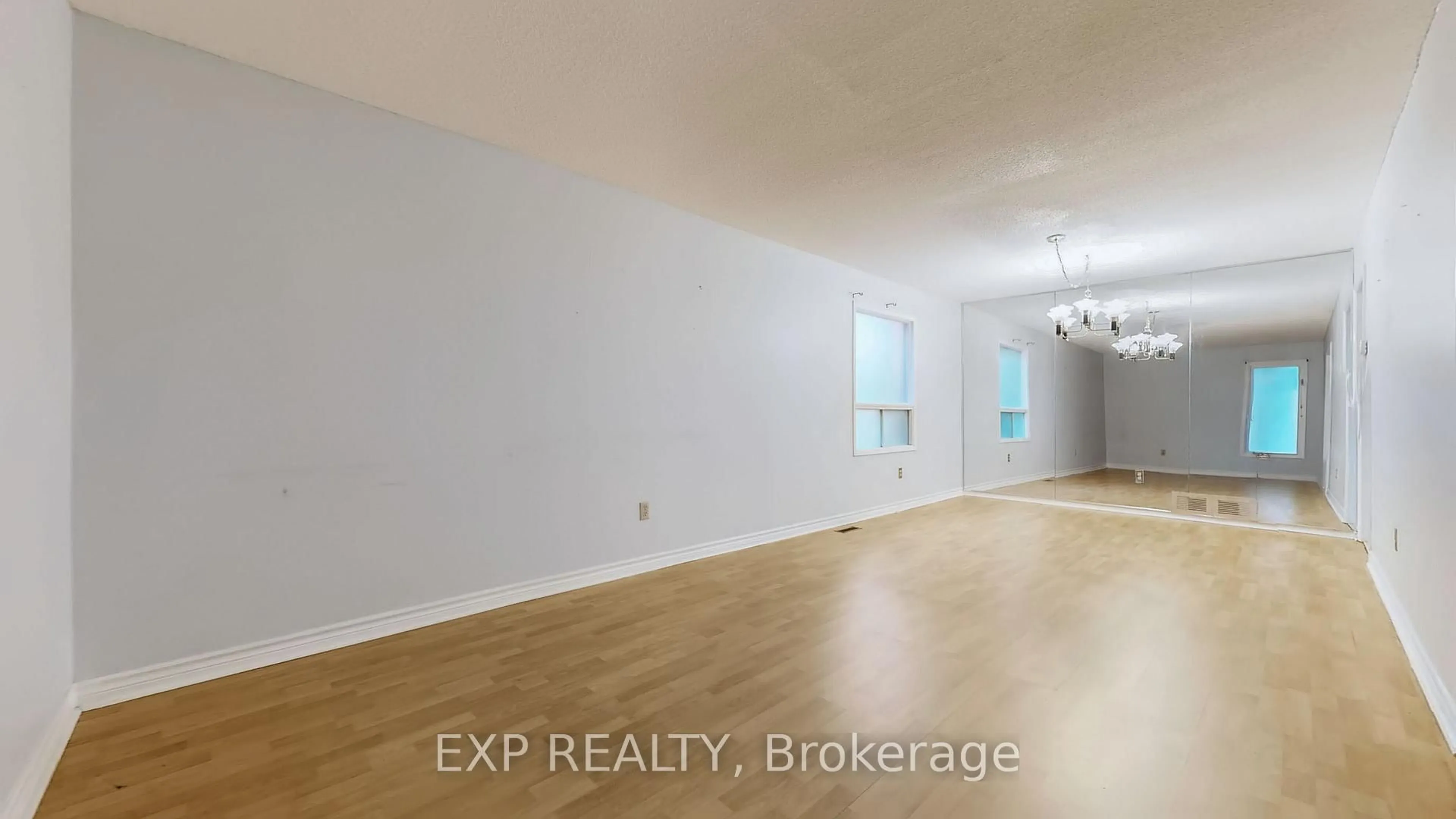 A pic of a room for 5023 Salishan Circ, Mississauga Ontario L5R 3E3