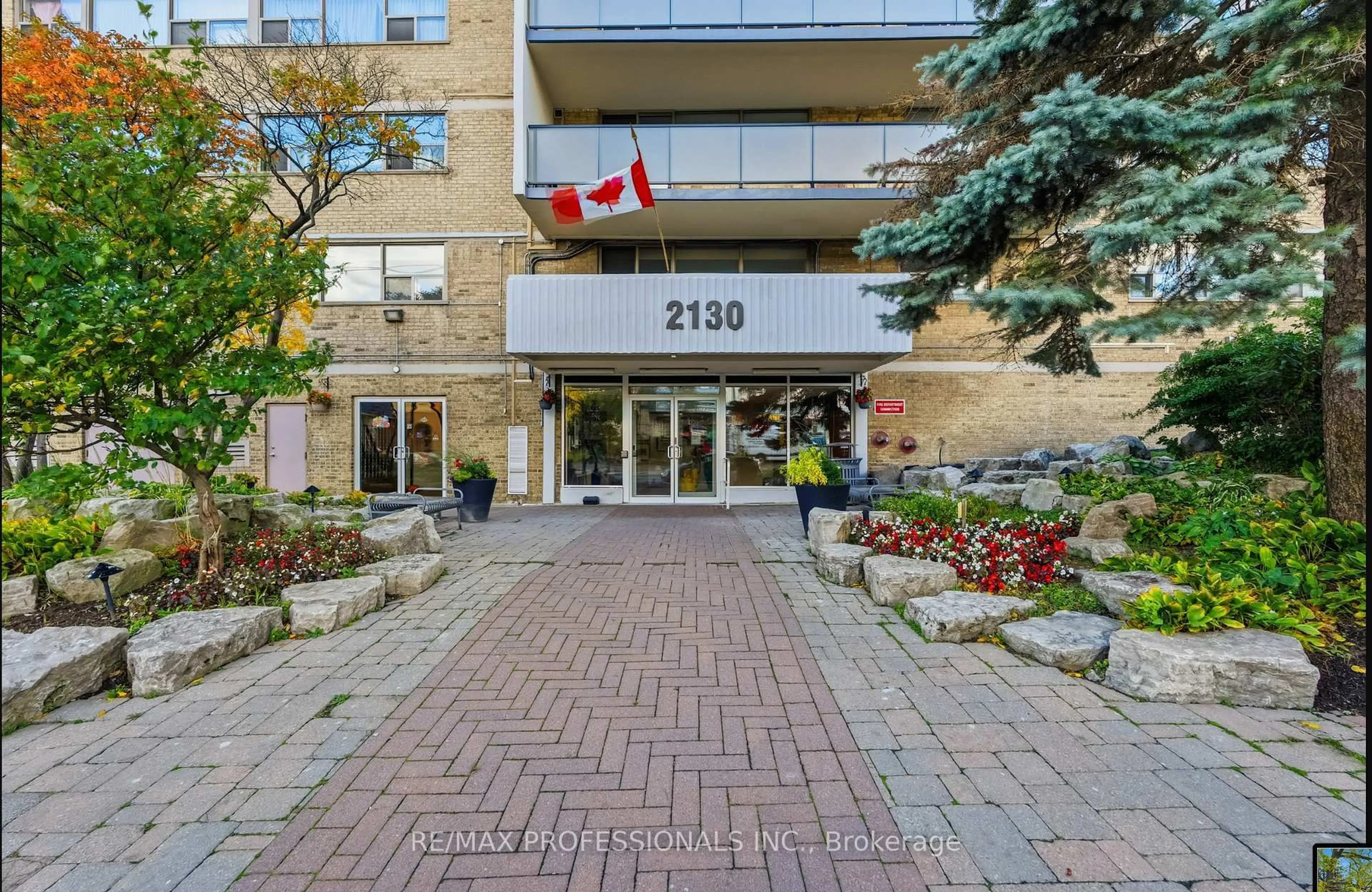 Indoor foyer for 2130 Weston Rd #405, Toronto Ontario M9N 3R9