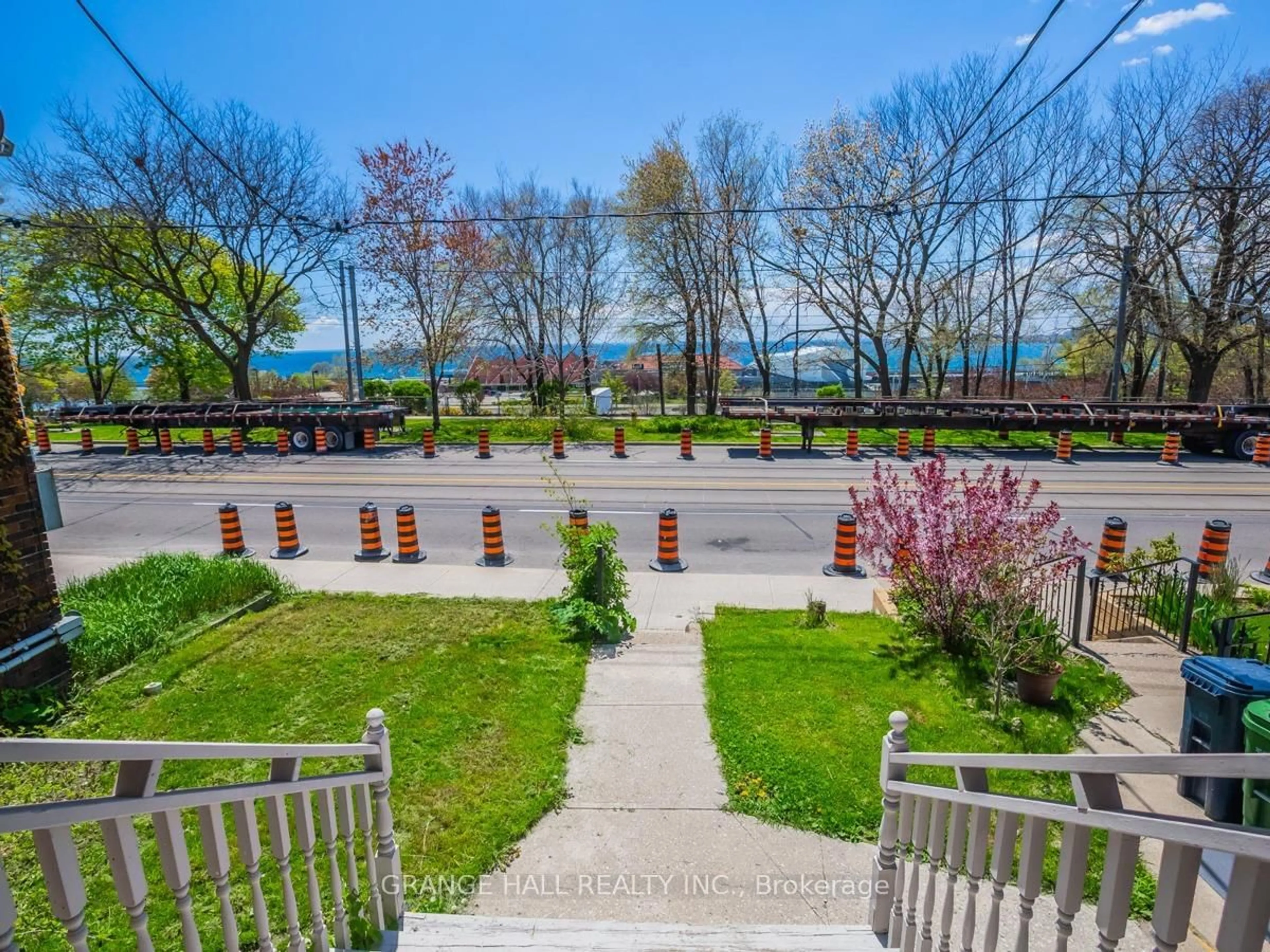 A pic from outside/outdoor area/front of a property/back of a property/a pic from drone, water/lake/river/ocean view for 1544 King St, Toronto Ontario M6K 1J6