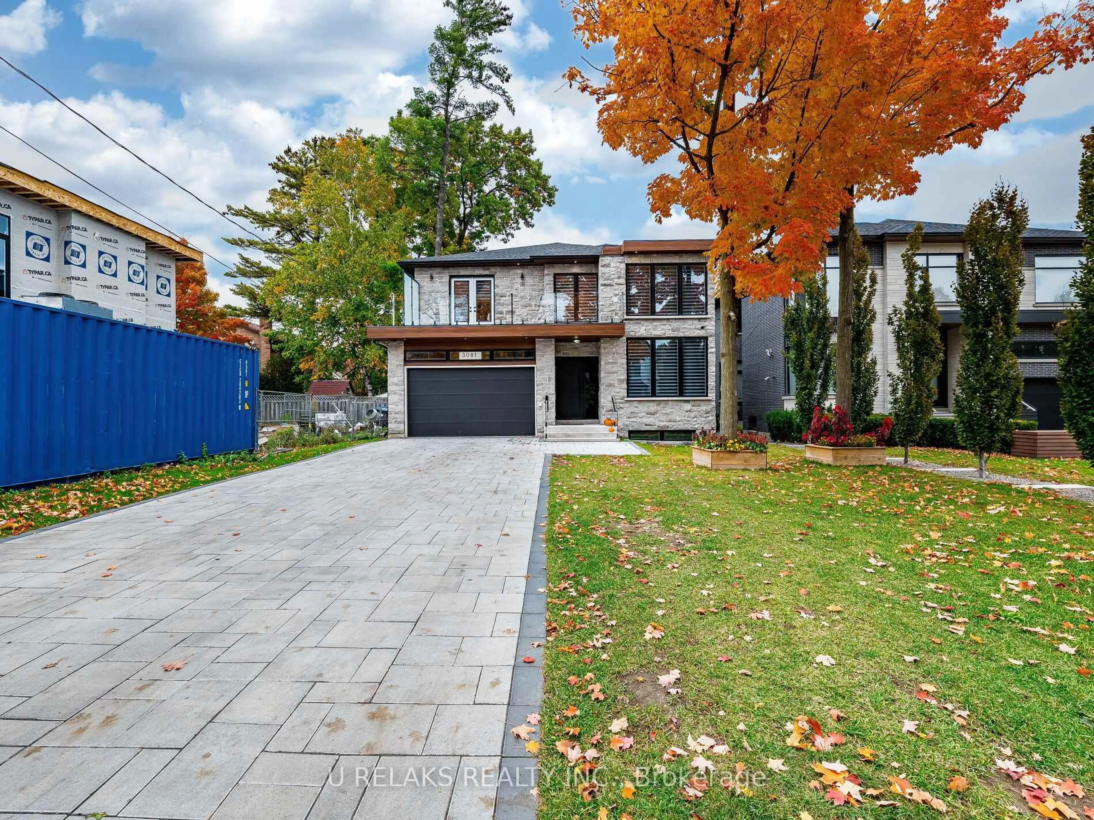 Home with brick exterior material, street for 3081 Grenville Dr, Mississauga Ontario L5A 2P6