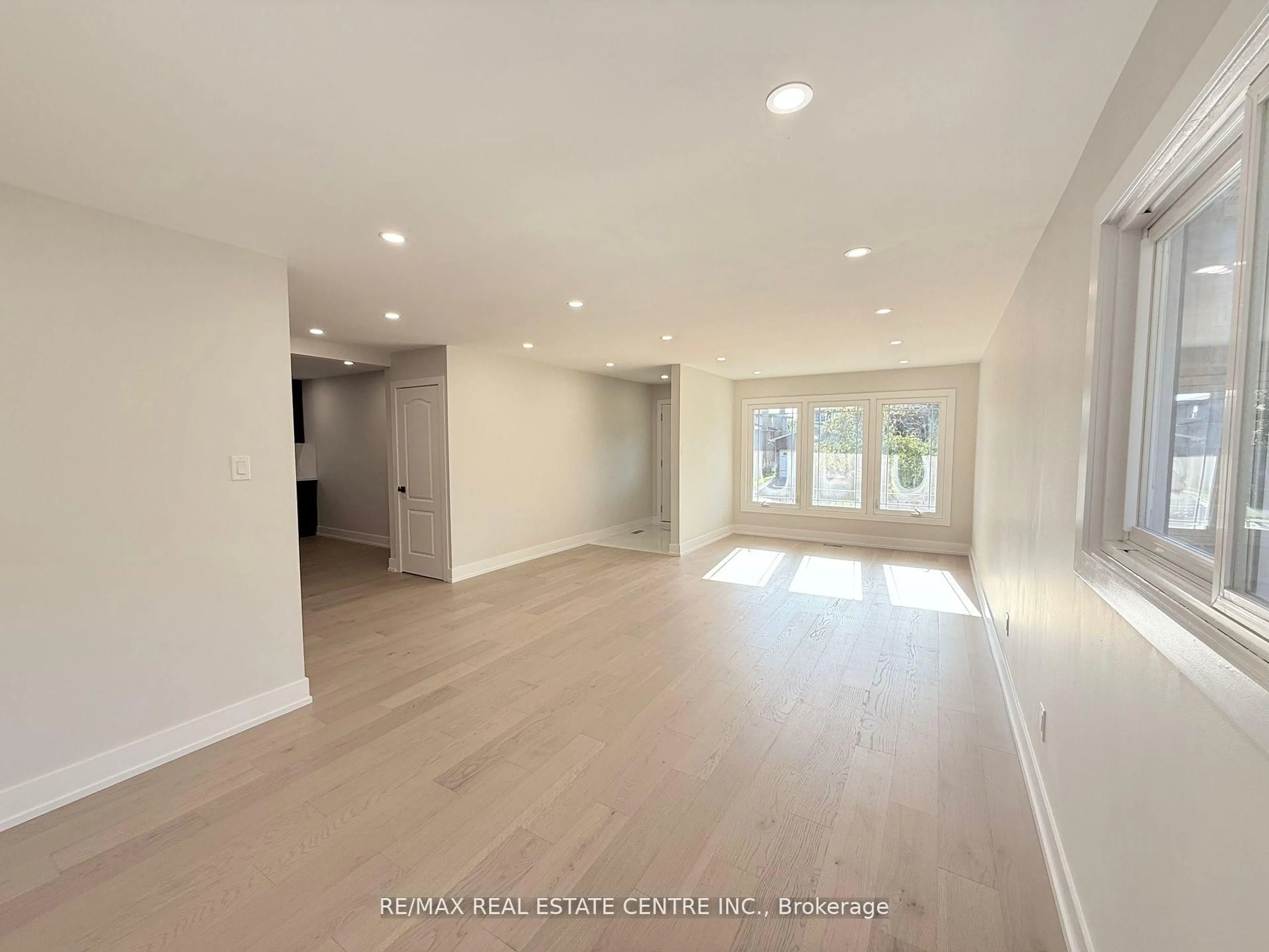 A pic of a room for 1215 Larny Crt, Mississauga Ontario L4W 3N4